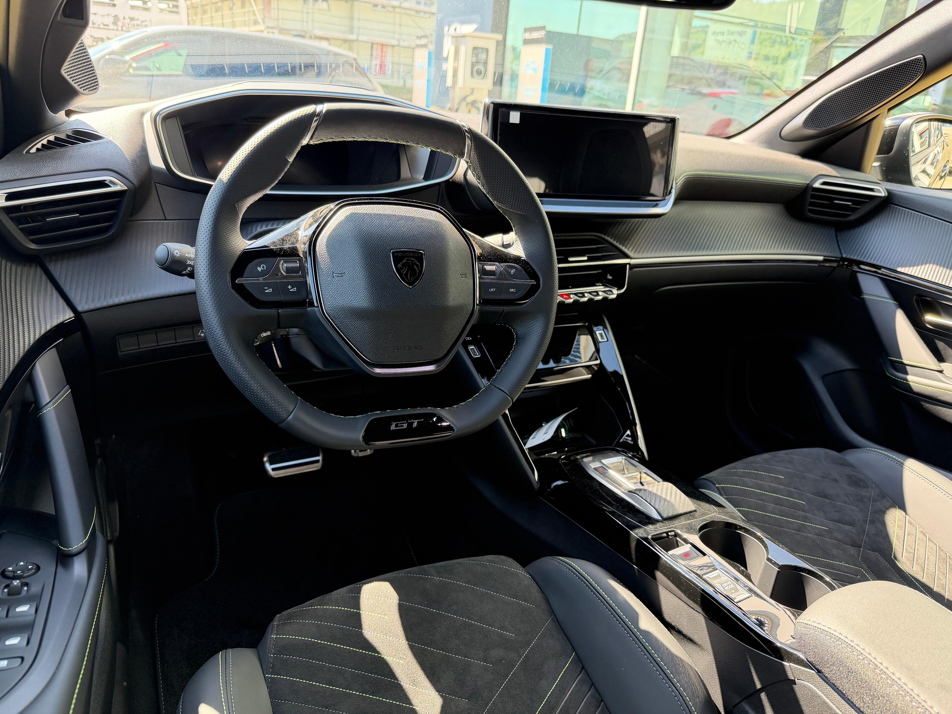 PEUGEOT 208 1.2 Hybrid 145 GT-image-10