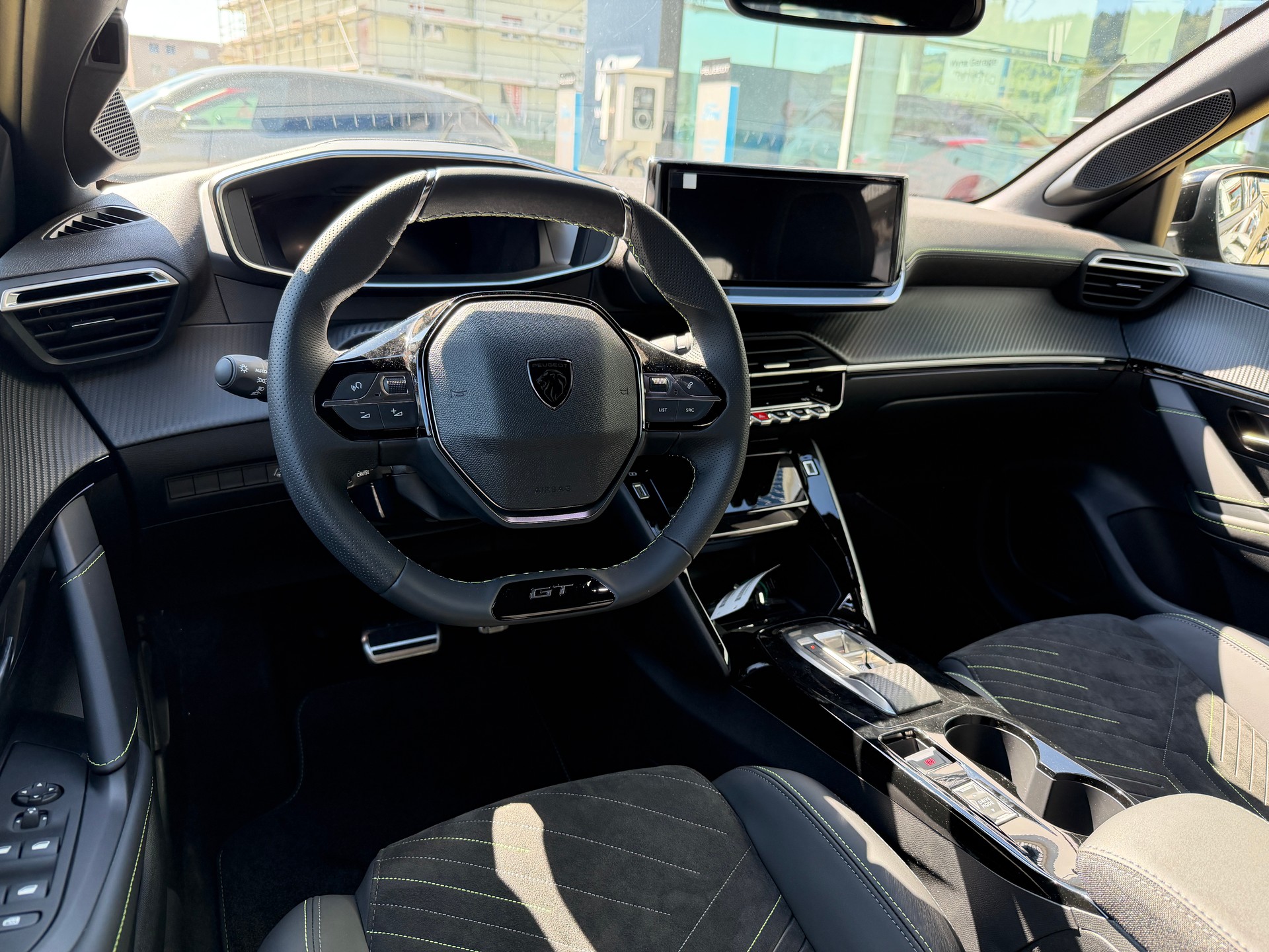 PEUGEOT 208 1.2 Hybrid 145 GT-image-10