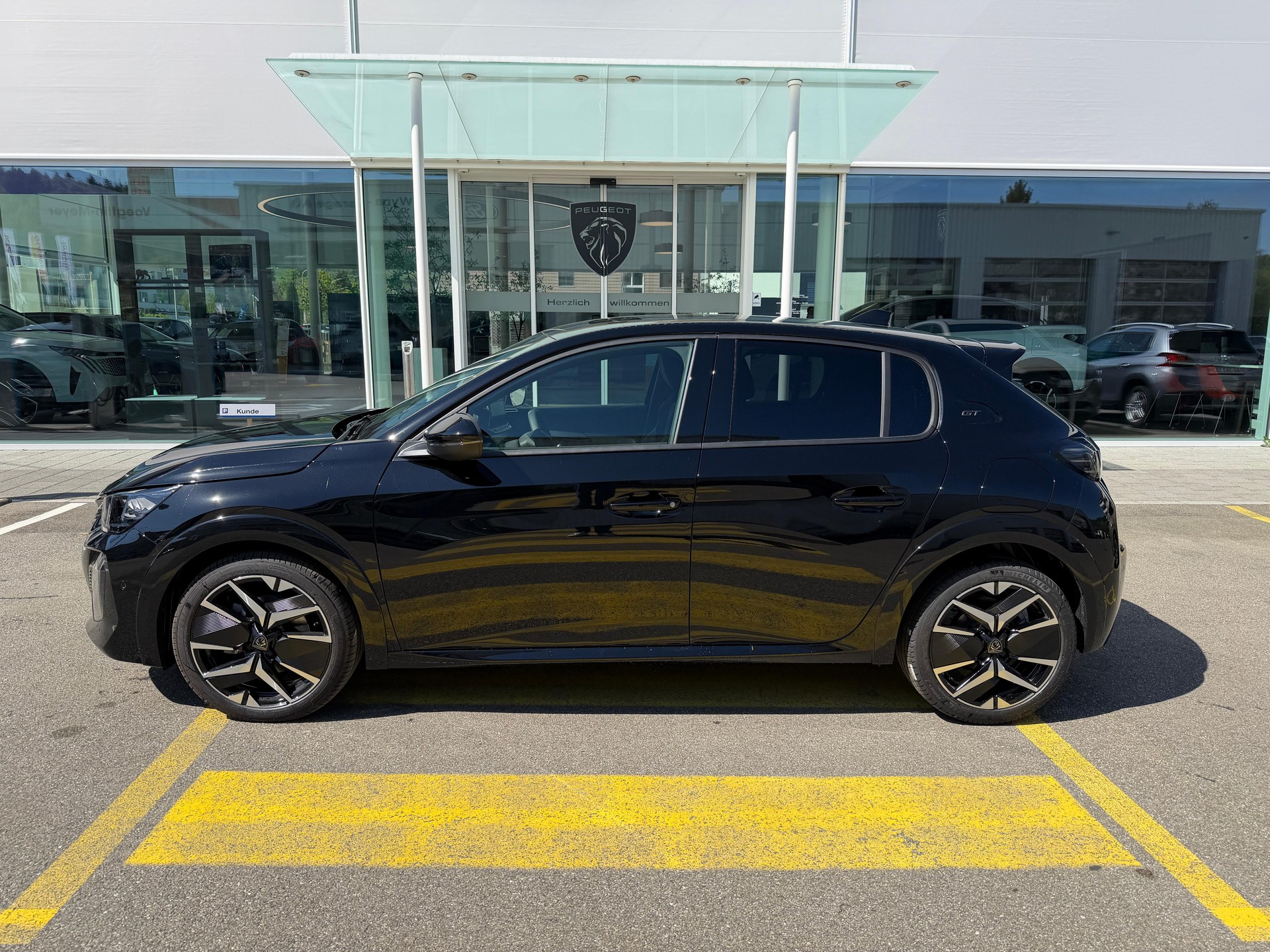 PEUGEOT 208 1.2 Hybrid 145 GT