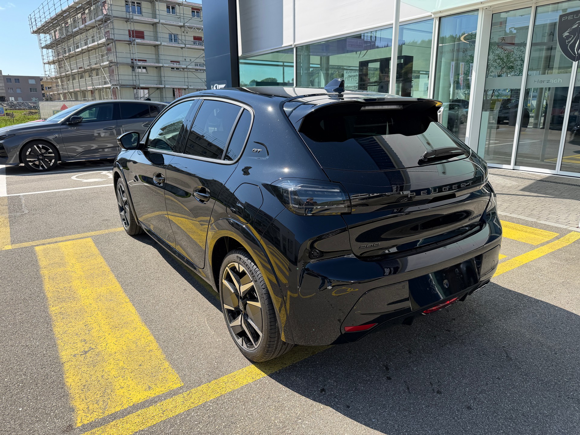 PEUGEOT 208 1.2 Hybrid 145 GT-image-1
