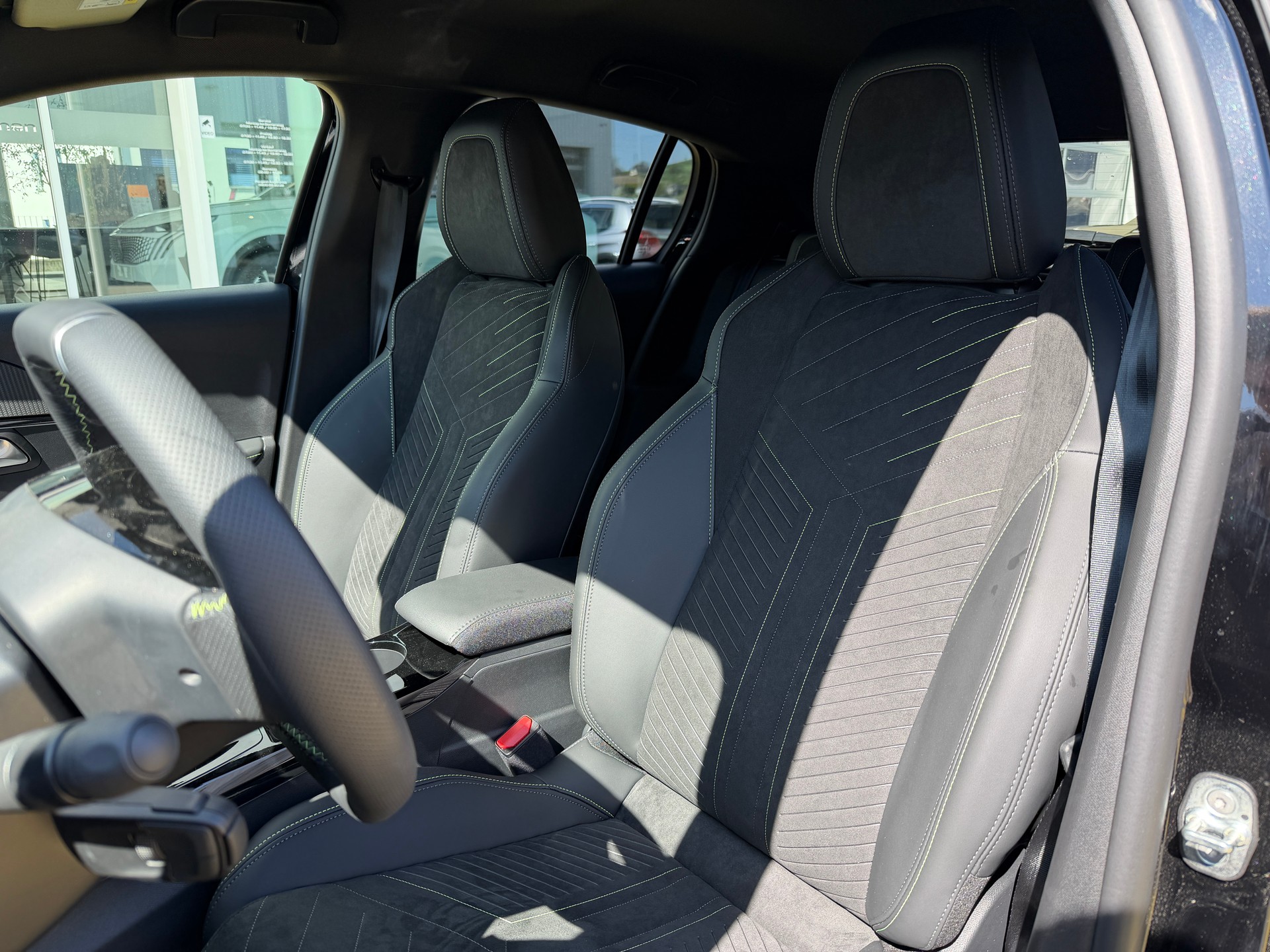 PEUGEOT 208 1.2 Hybrid 145 GT-image-8