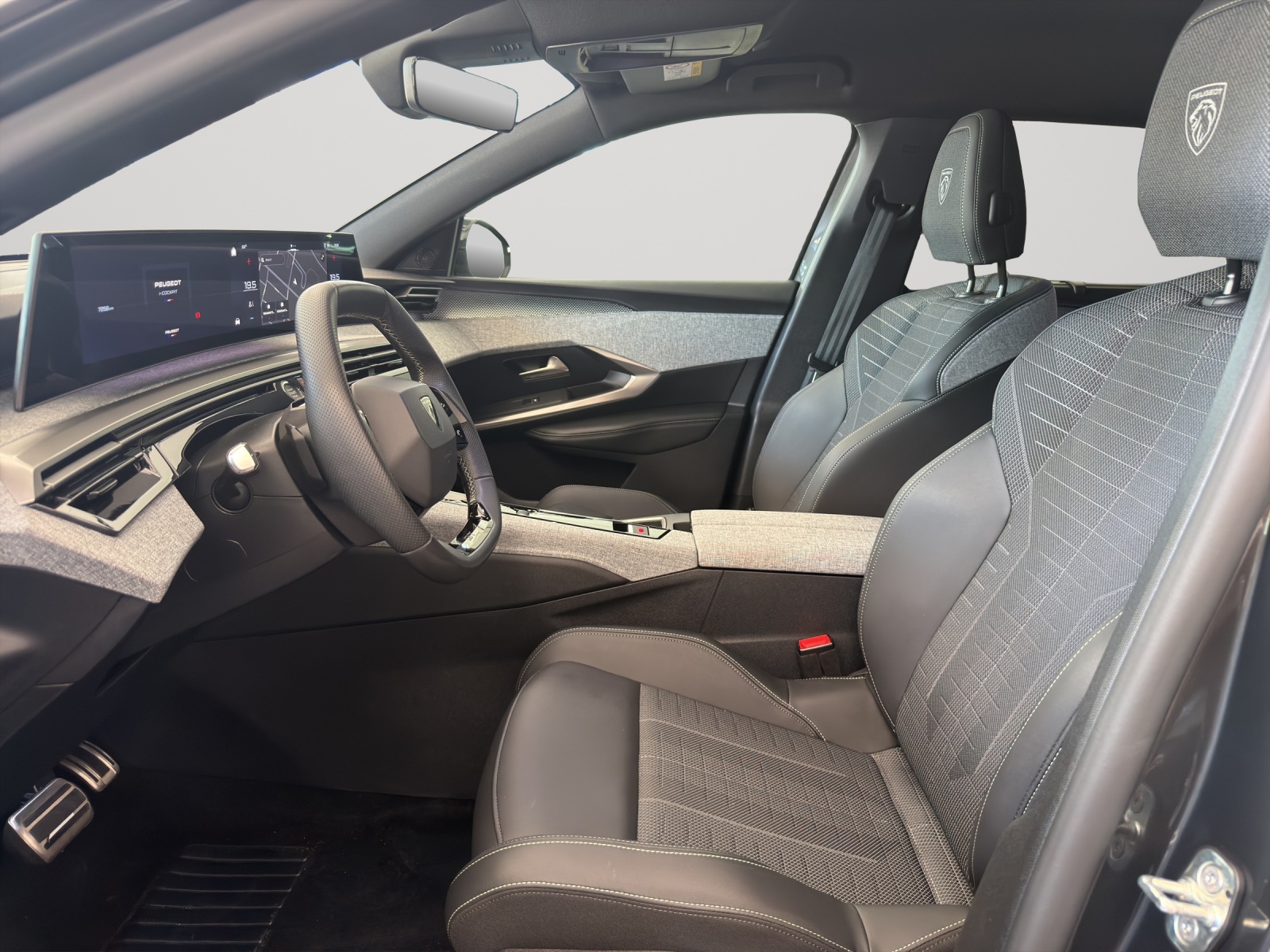 PEUGEOT 5008 1.2 Hybrid 145 GT-image-4