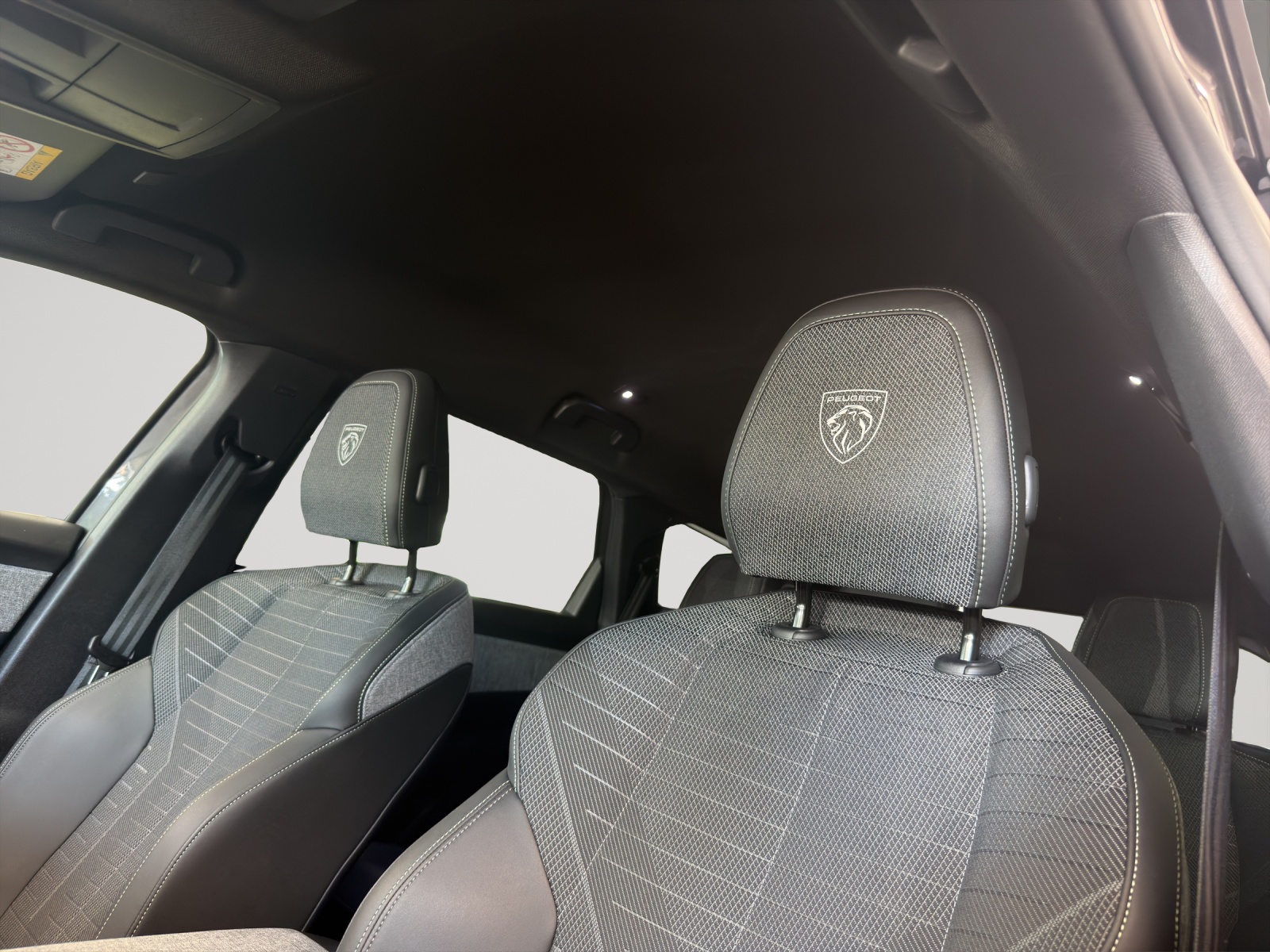 PEUGEOT 5008 1.2 Hybrid 145 GT-image-14