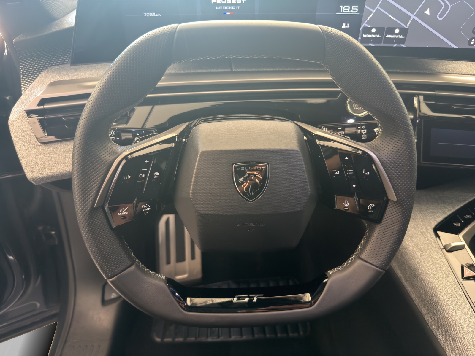 PEUGEOT 5008 1.2 Hybrid 145 GT-image-11