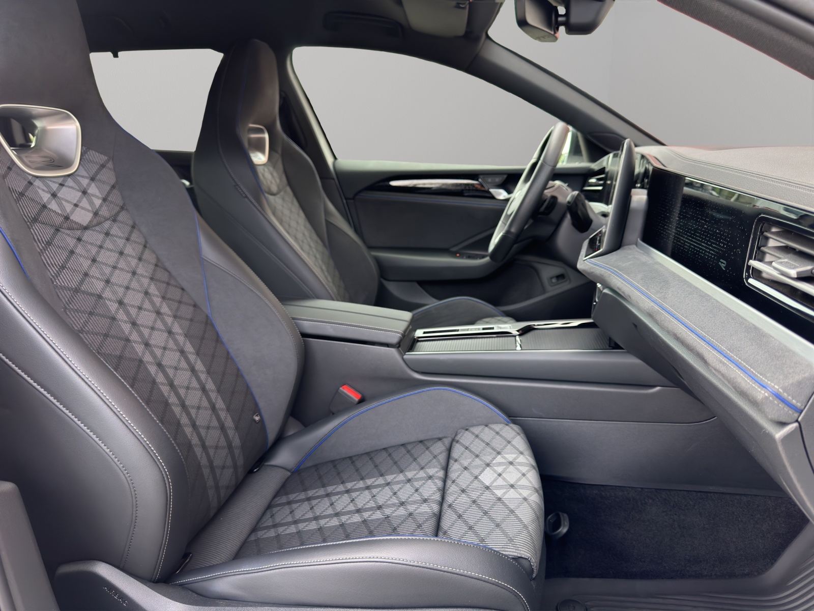 VW Passat Variant 2.0 TDI evo R-Line 4 Motion DSG *Anhängerkupplung 2200kg*-image-13