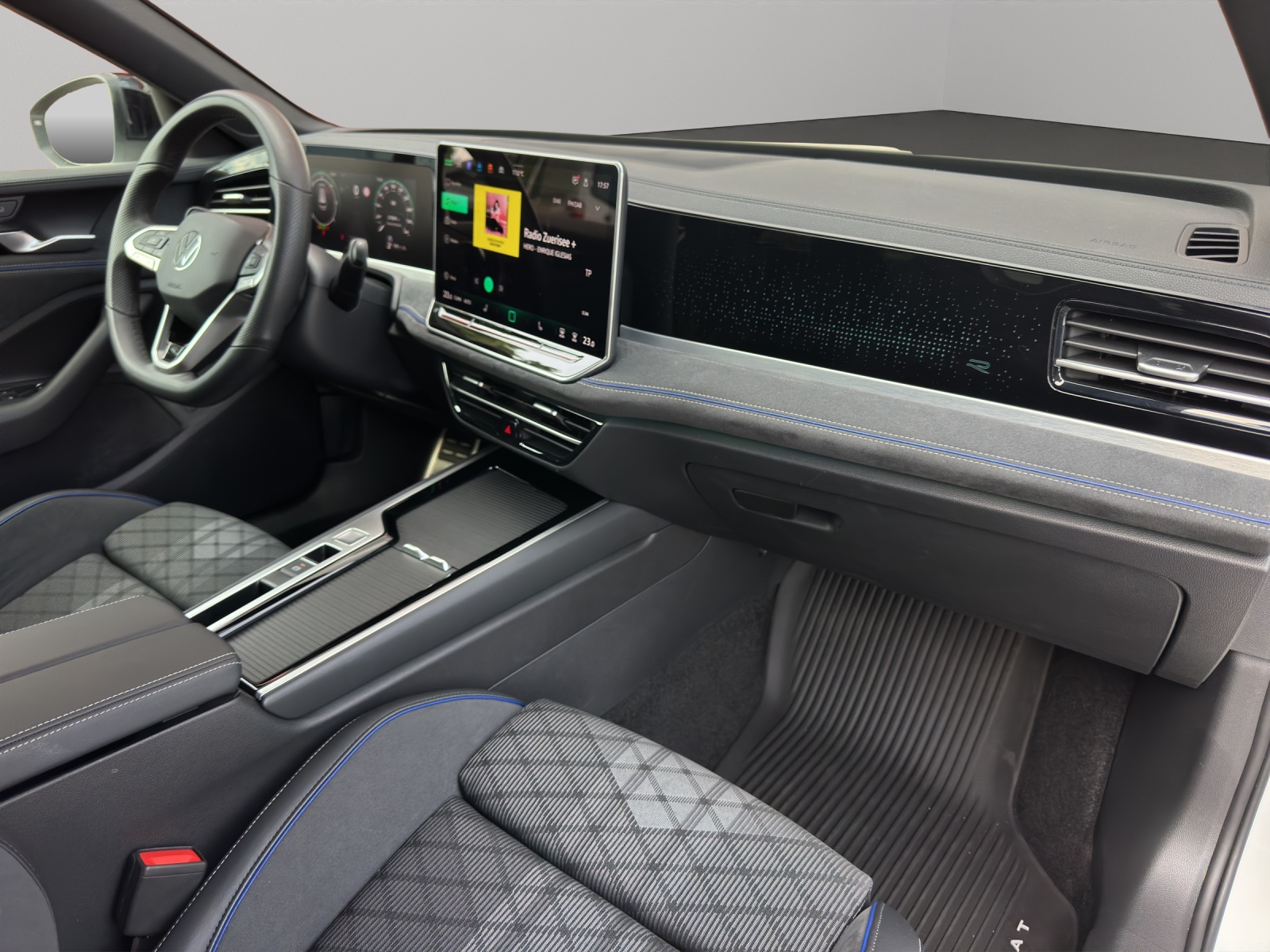 VW Passat Variant 2.0 TDI evo R-Line 4 Motion DSG *Anhängerkupplung 2200kg*-image-12