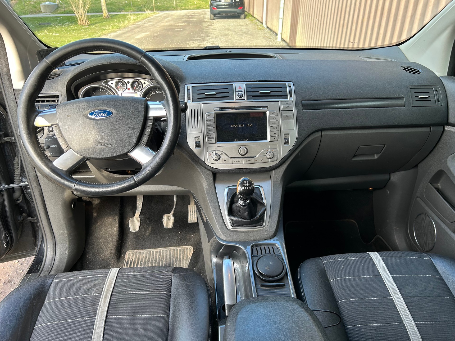 FORD Kuga 2.5 Turbo Titanium 4WD-image-9