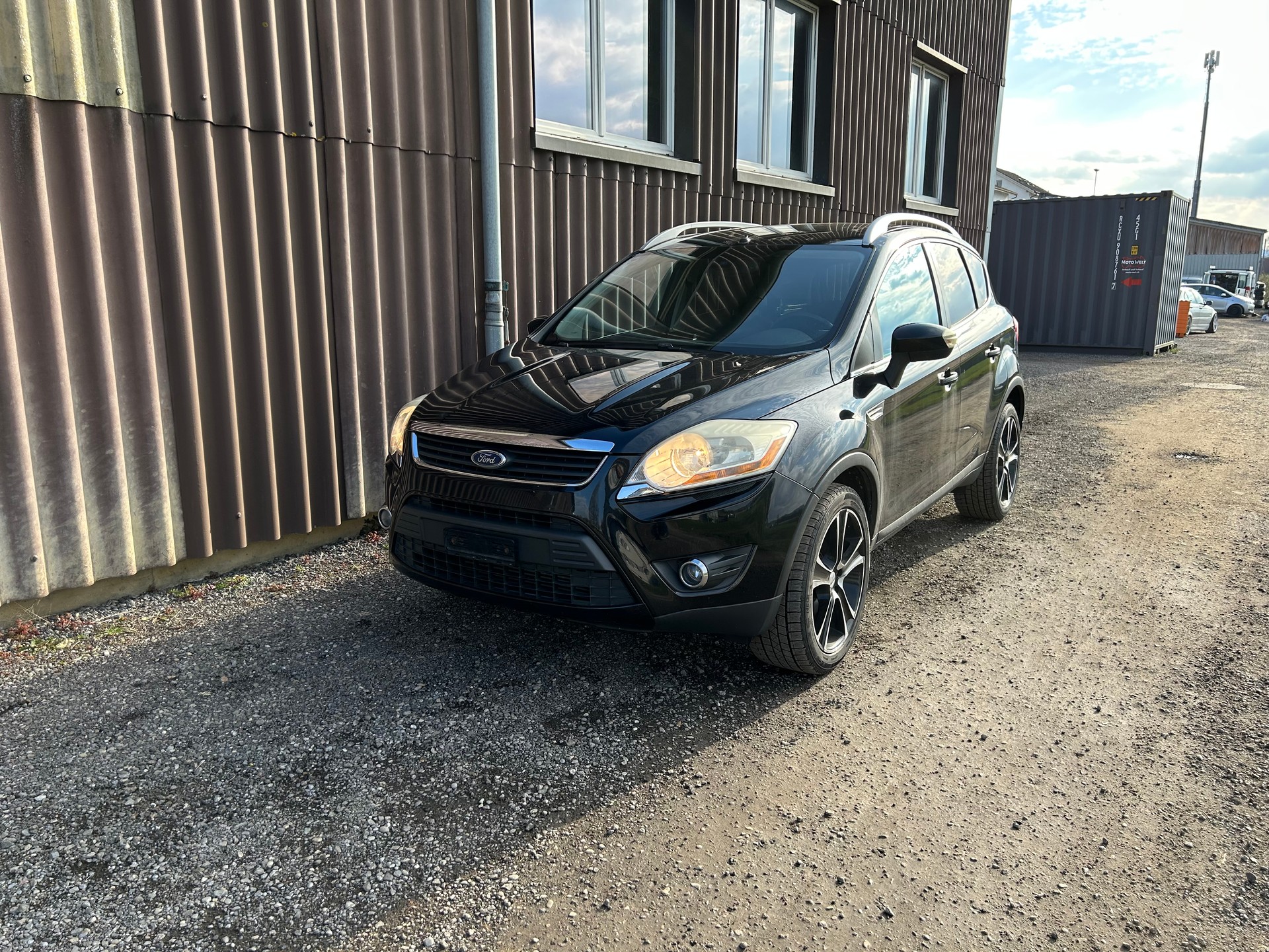 FORD Kuga 2.5 Turbo Titanium 4WD-image-2