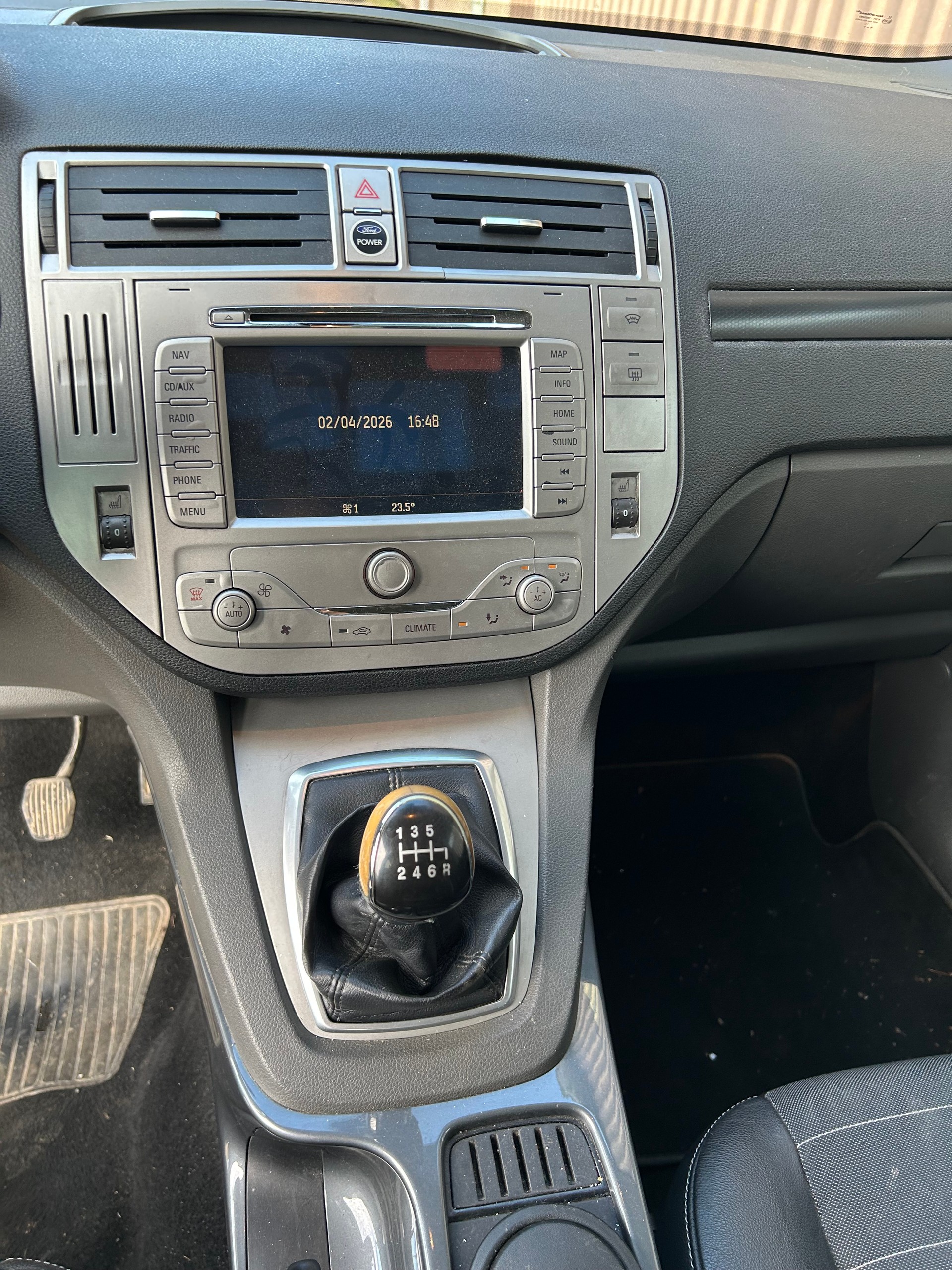 FORD Kuga 2.5 Turbo Titanium 4WD-image-8