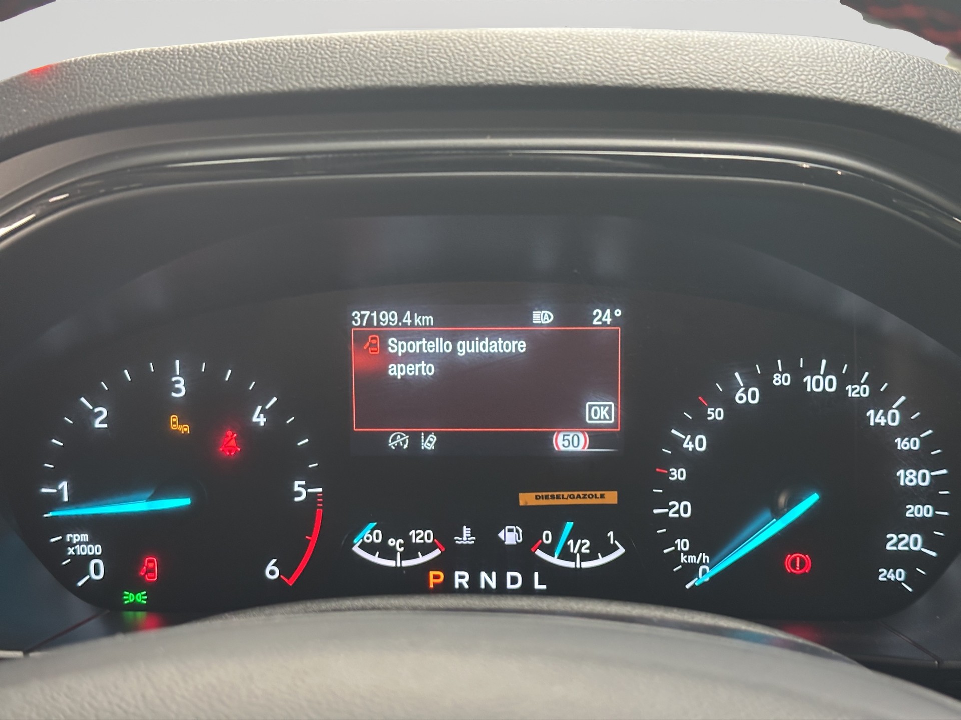 FORD Focus 1.5 TDCi EcoBlue ST-Line Automatic-image-9