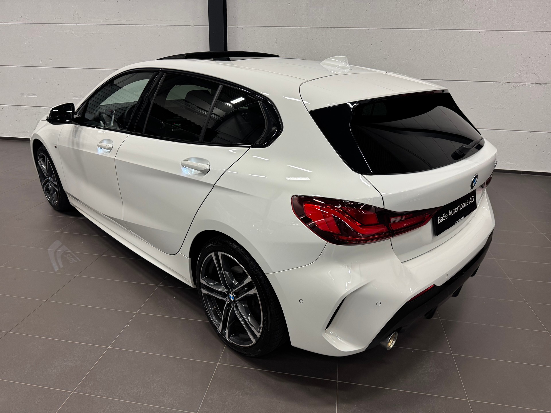 BMW 118i Pure M Sport Steptronic-image-11