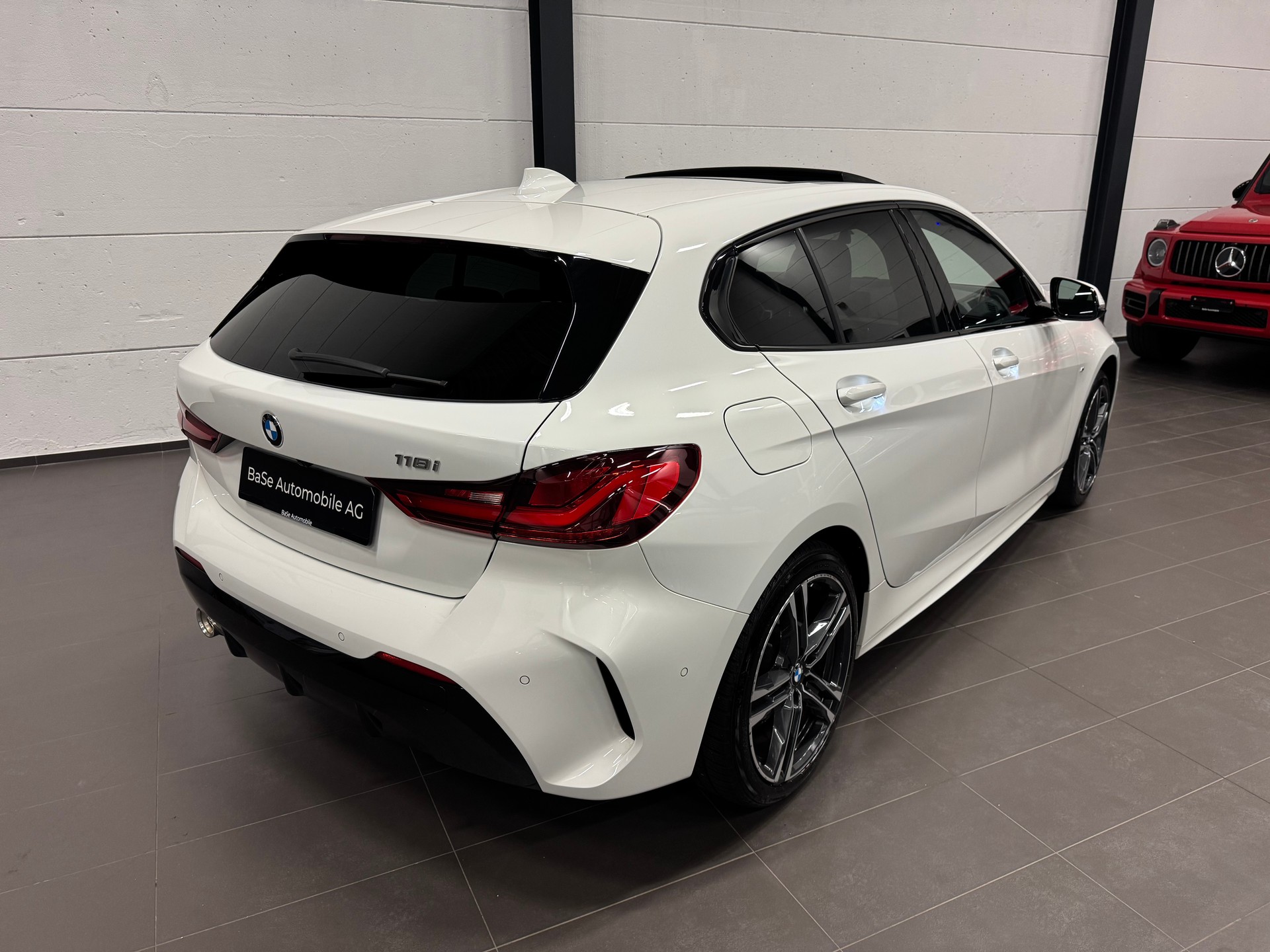 BMW 118i Pure M Sport Steptronic-image-12