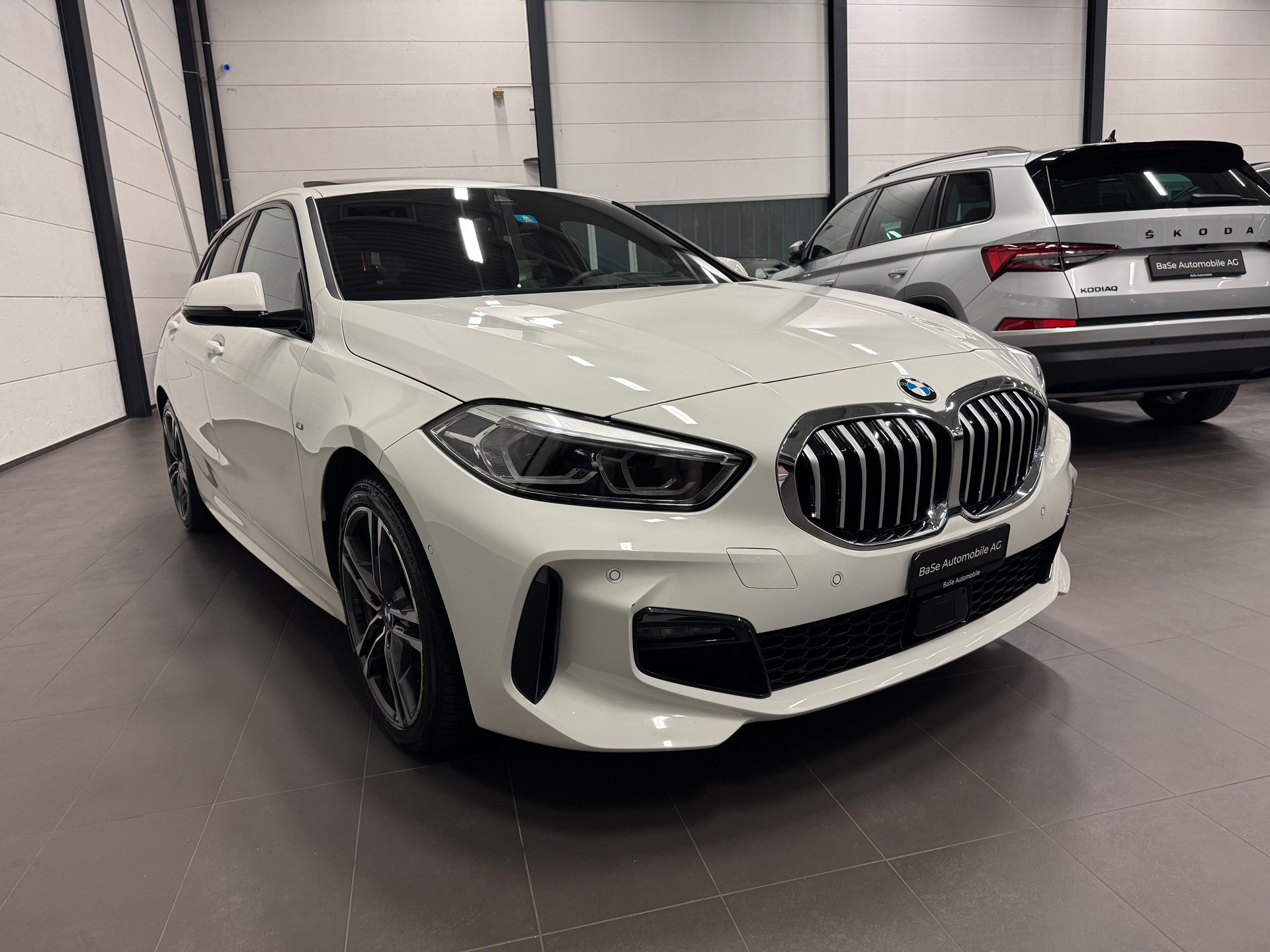 BMW 118i Pure M Sport Steptronic-image-3