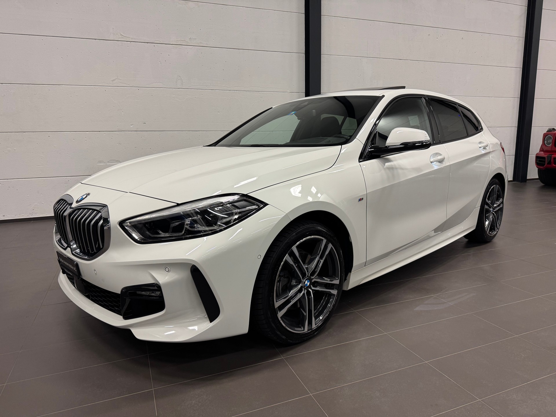 BMW 118i Pure M Sport Steptronic-image-2