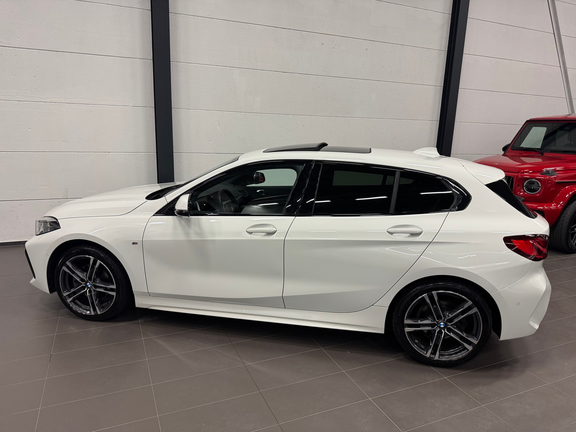 BMW 118i Pure M Sport Steptronic-image-13