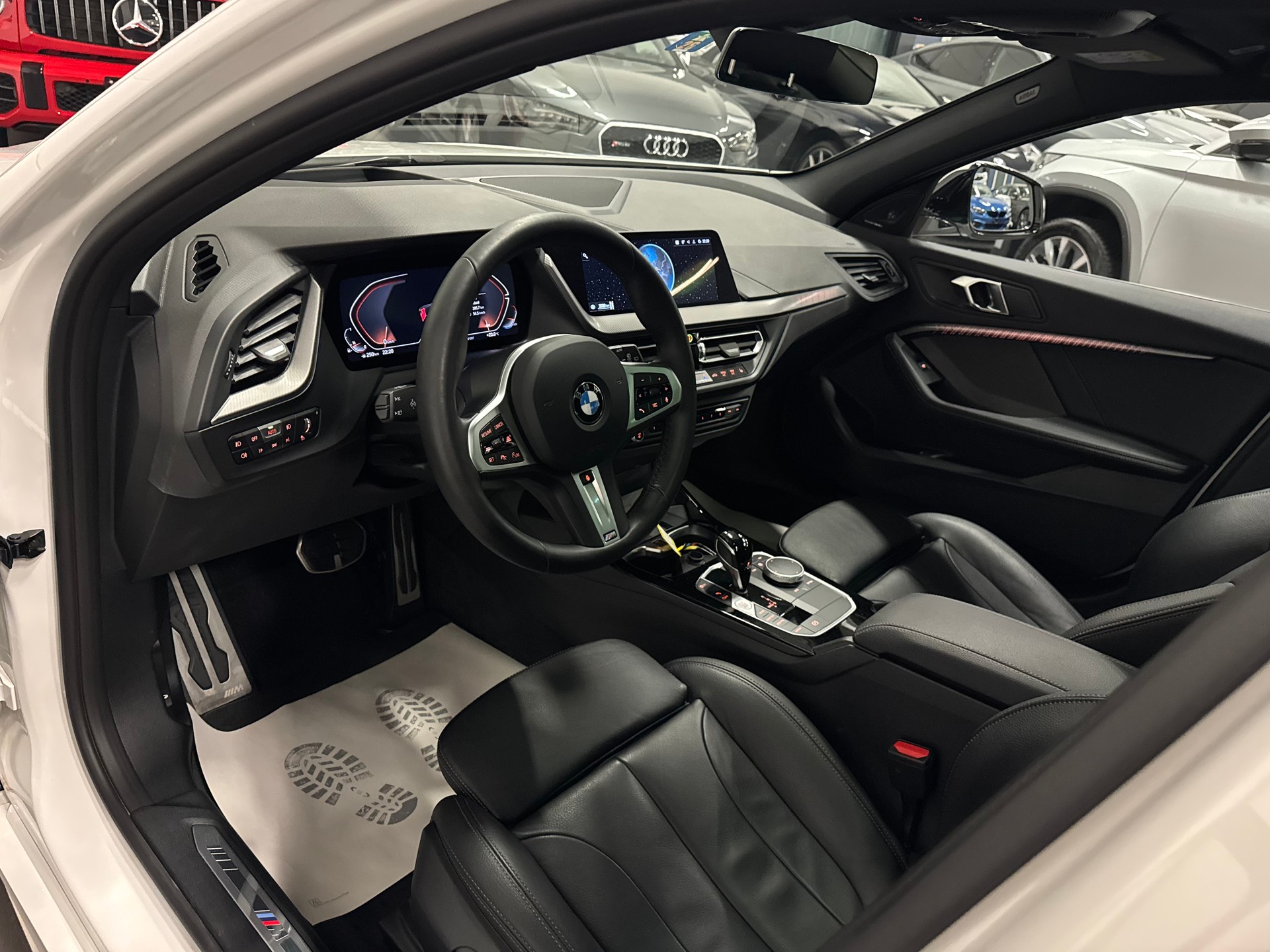 BMW 118i Pure M Sport Steptronic-image-16