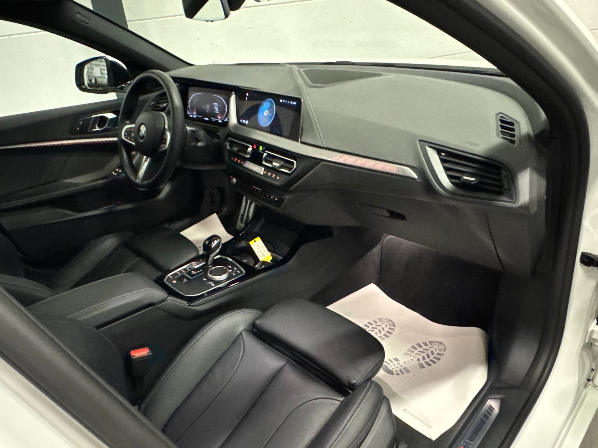 BMW 118i Pure M Sport Steptronic-image-19
