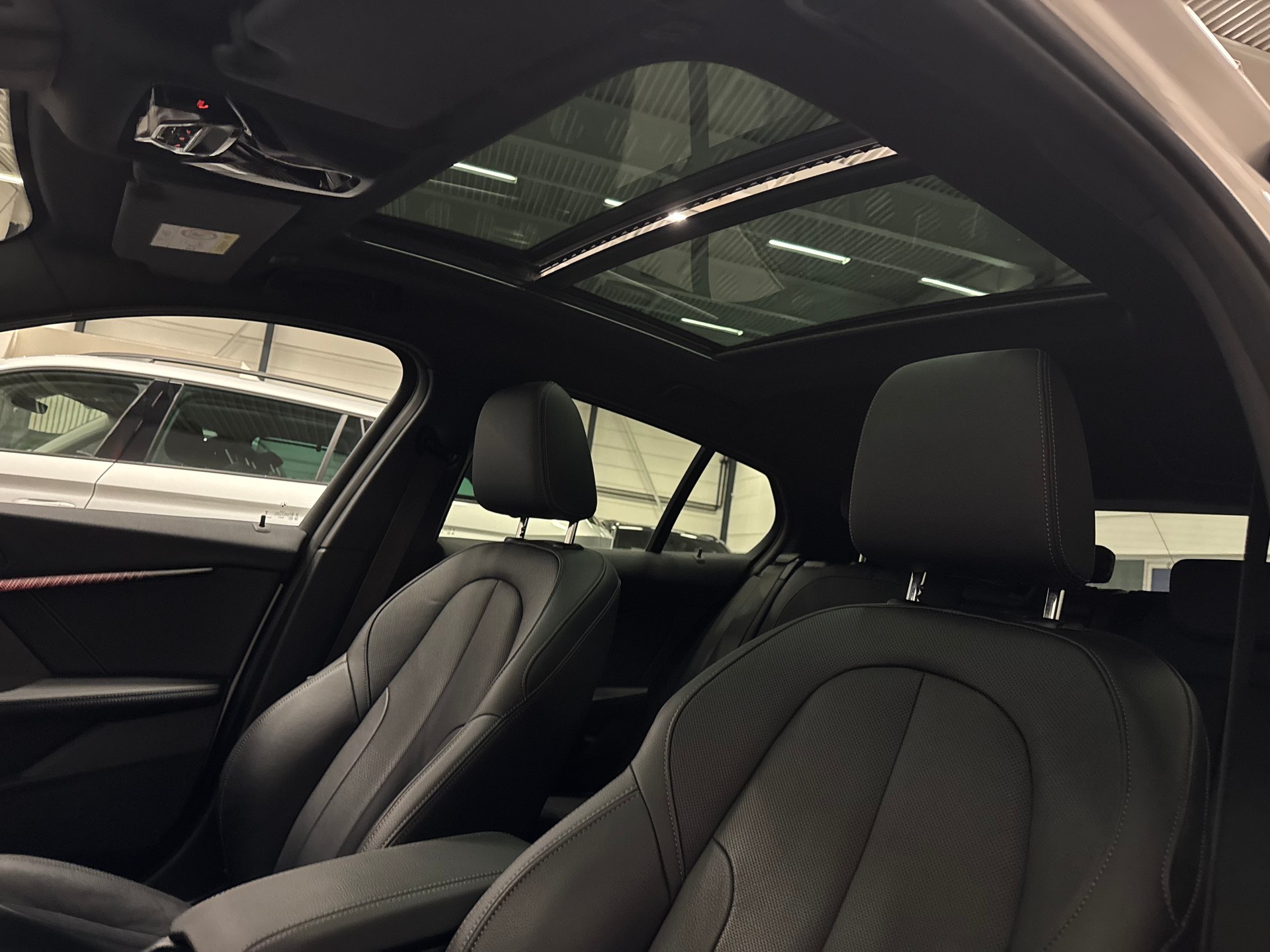 BMW 118i Pure M Sport Steptronic-image-18