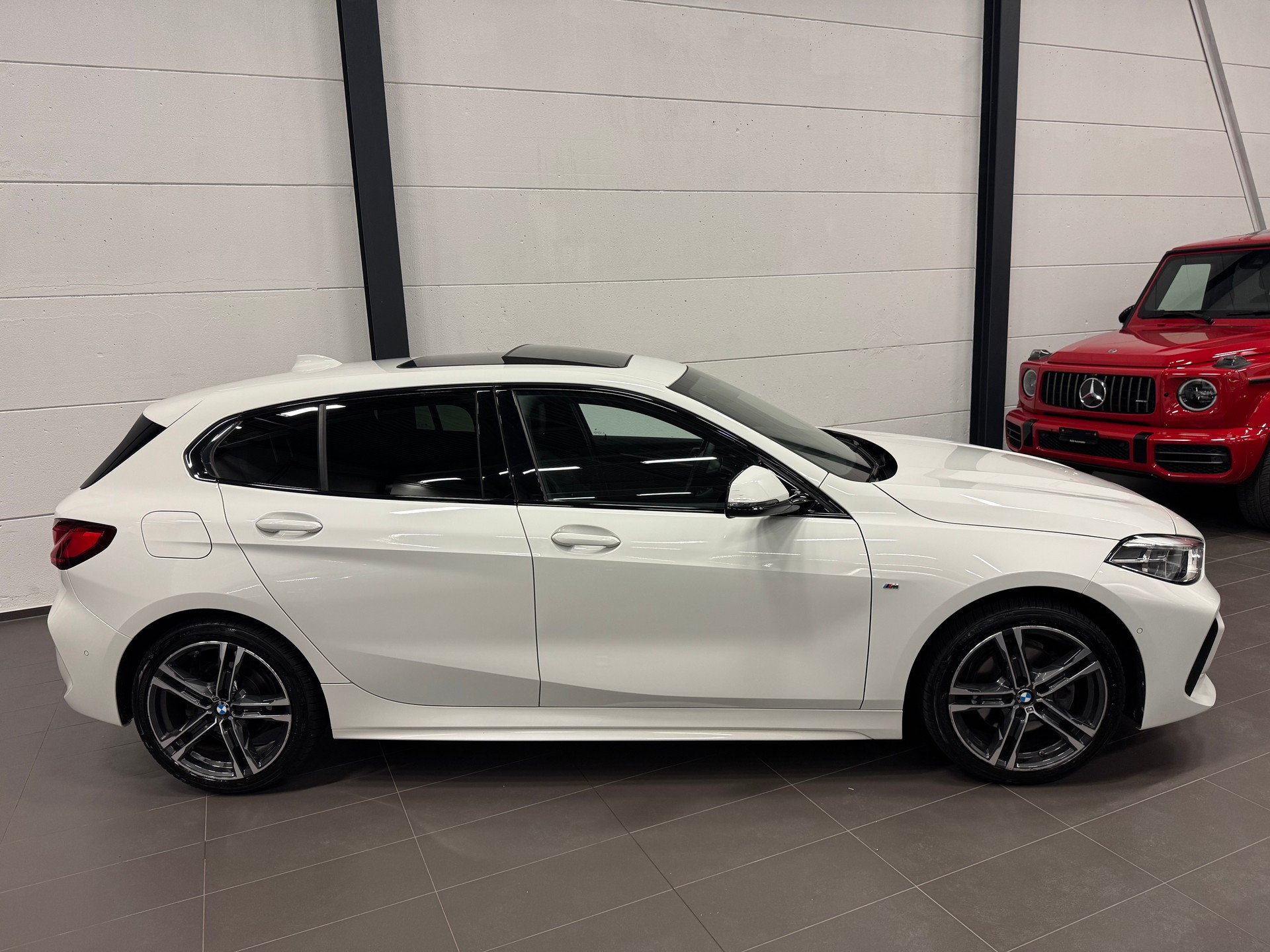 BMW 118i Pure M Sport Steptronic-image-5