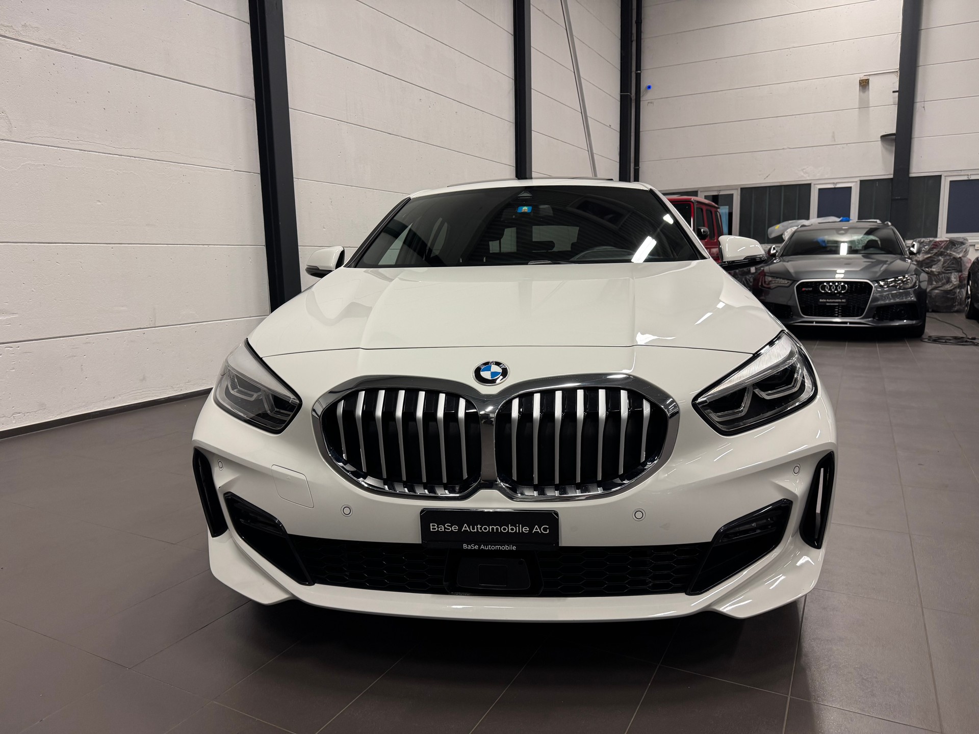 BMW 118i Pure M Sport Steptronic-image-6