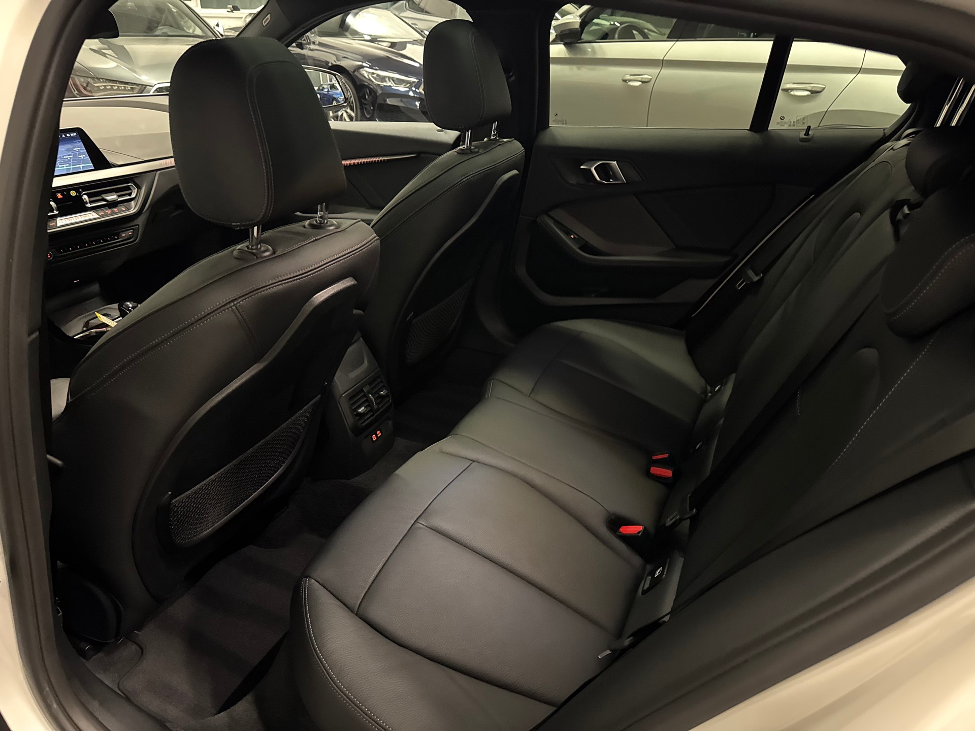BMW 118i Pure M Sport Steptronic-image-21