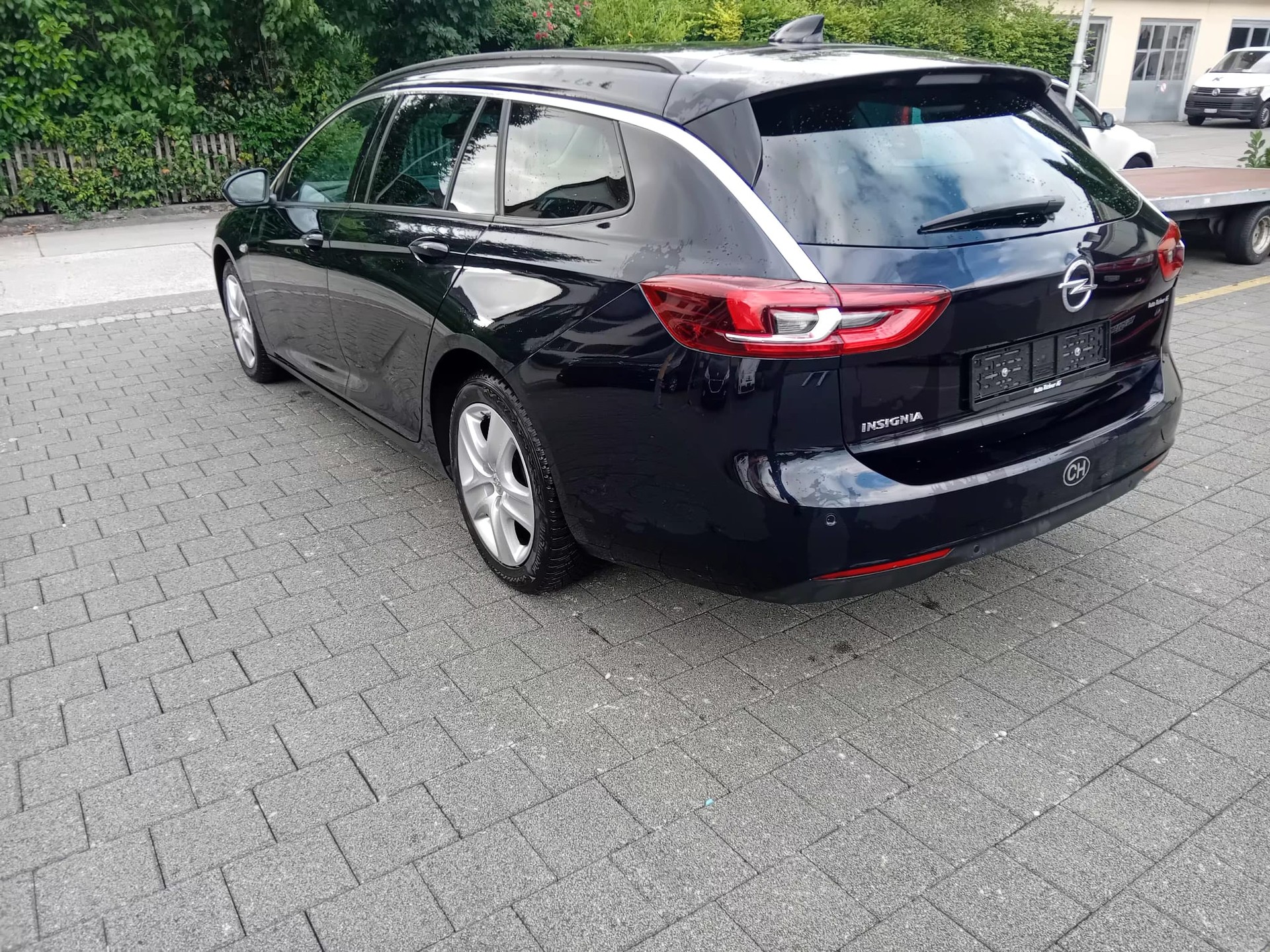 OPEL INSIGNIA 1.6 CDTi Sports Tourer-image-2