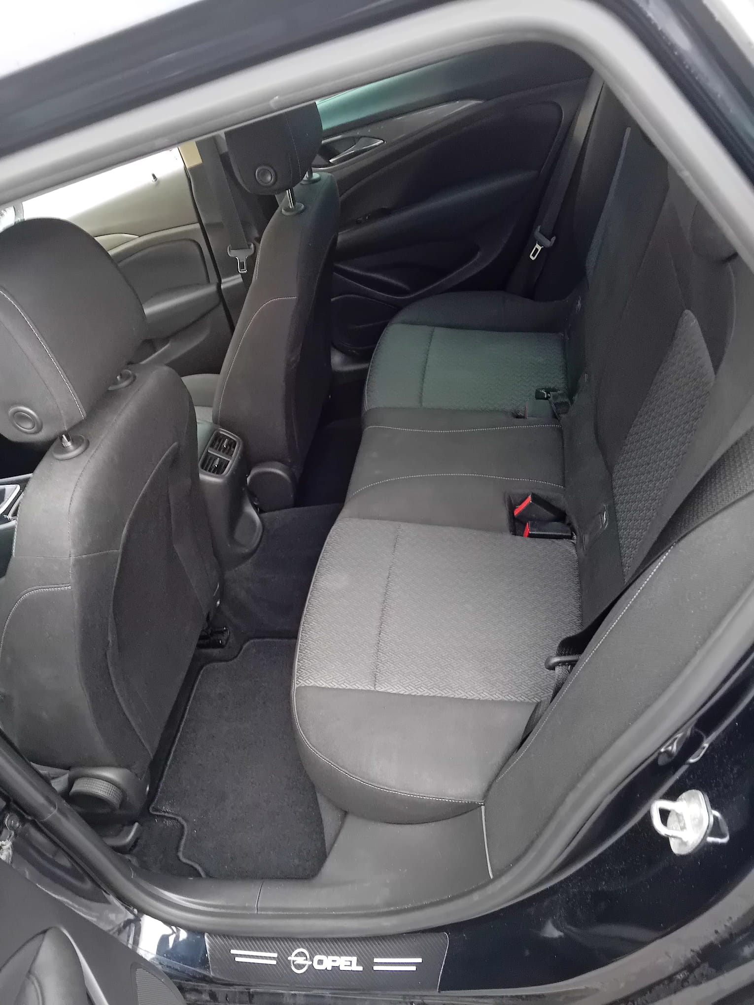 OPEL INSIGNIA 1.6 CDTi Sports Tourer-image-8