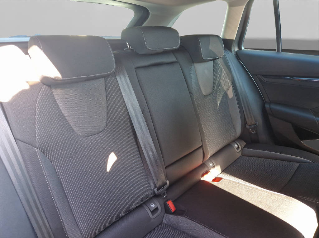 SKODA Octavia Combi 2.0 TDI Ambition 4x4 DSG-image-13