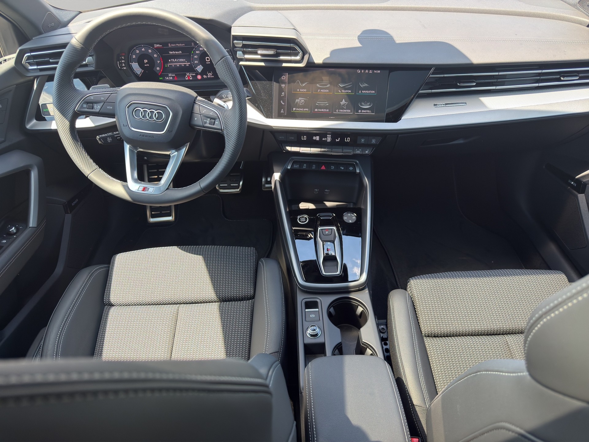 AUDI A3 Sportback 1.5 TFSI S Line S-Tronic-image-9