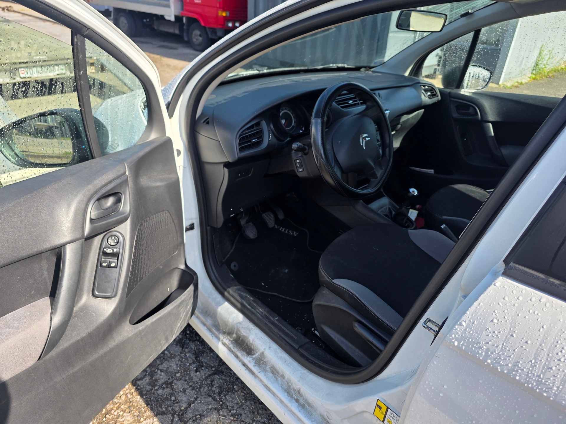 CITROEN C3 1.0i Attraction-image-7