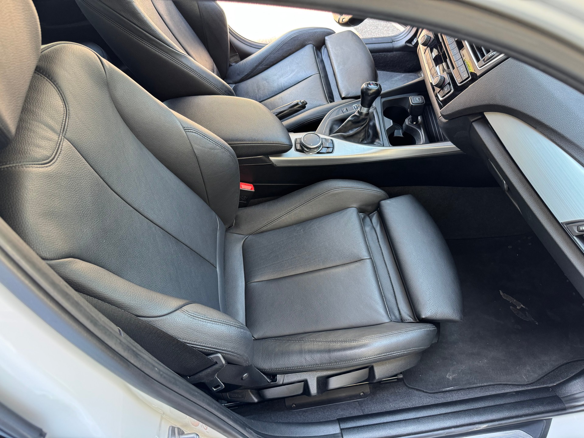 BMW 118d xDrive-image-5