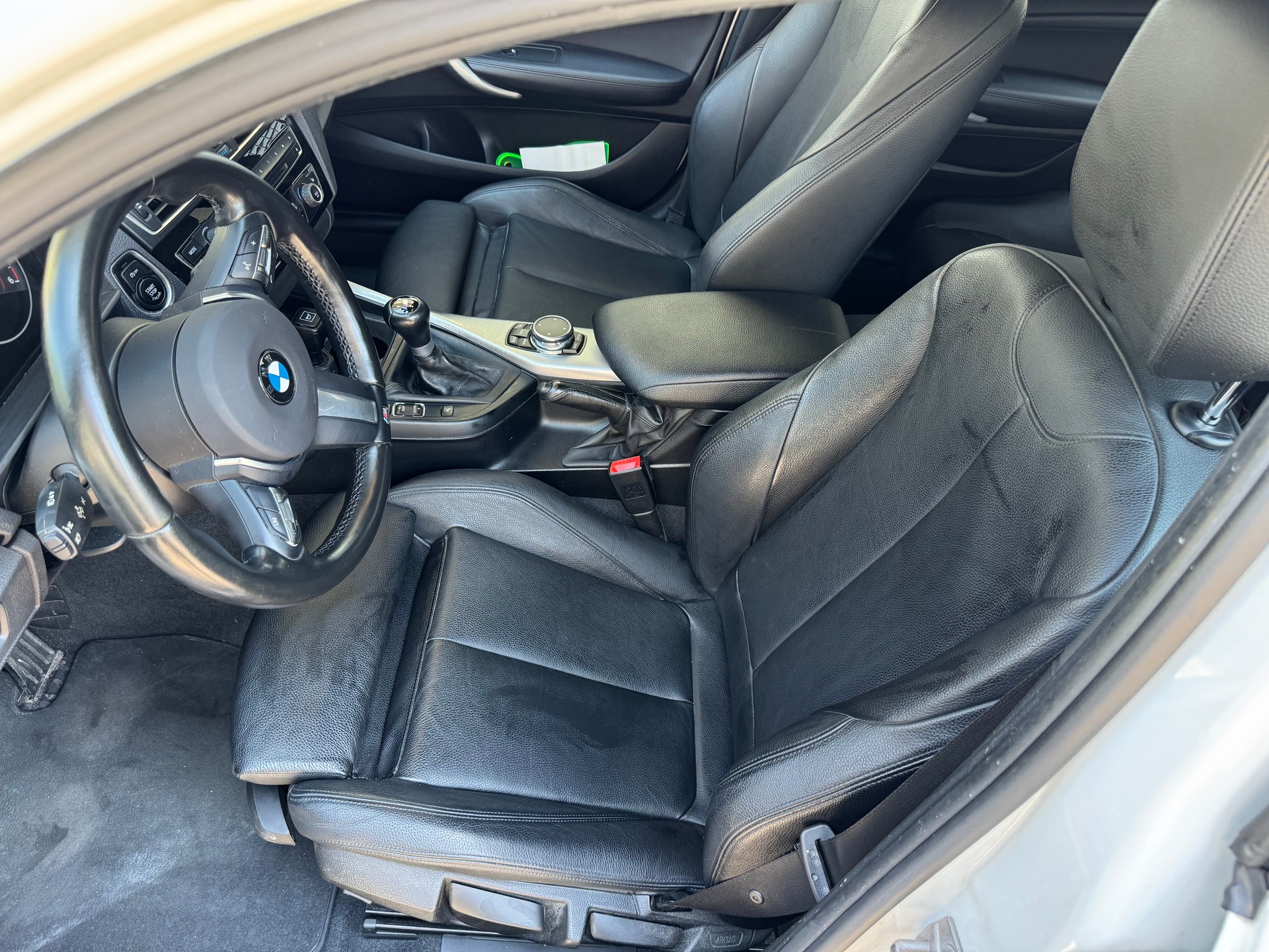 BMW 118d xDrive-image-2