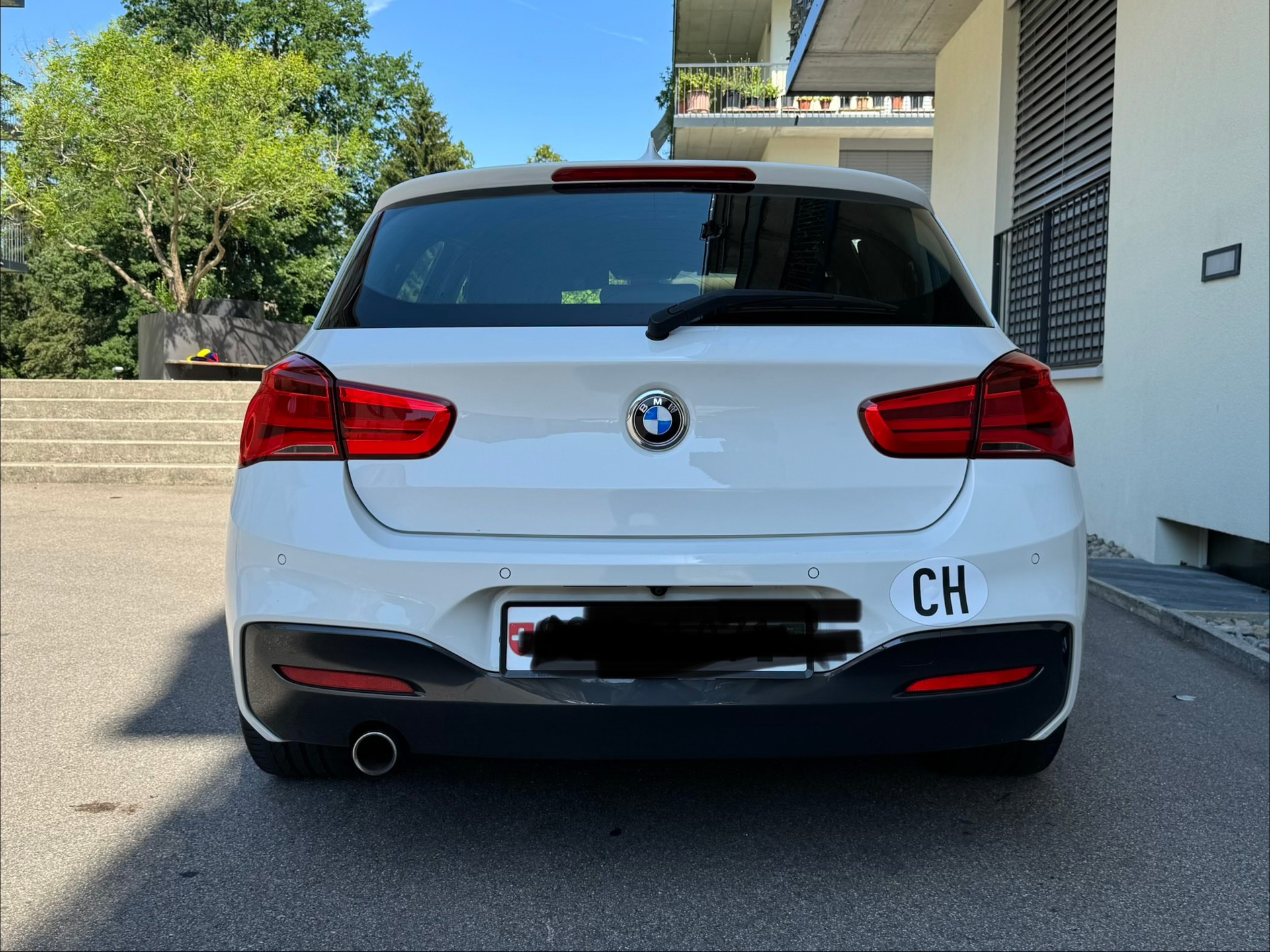 BMW 118d xDrive-image-2