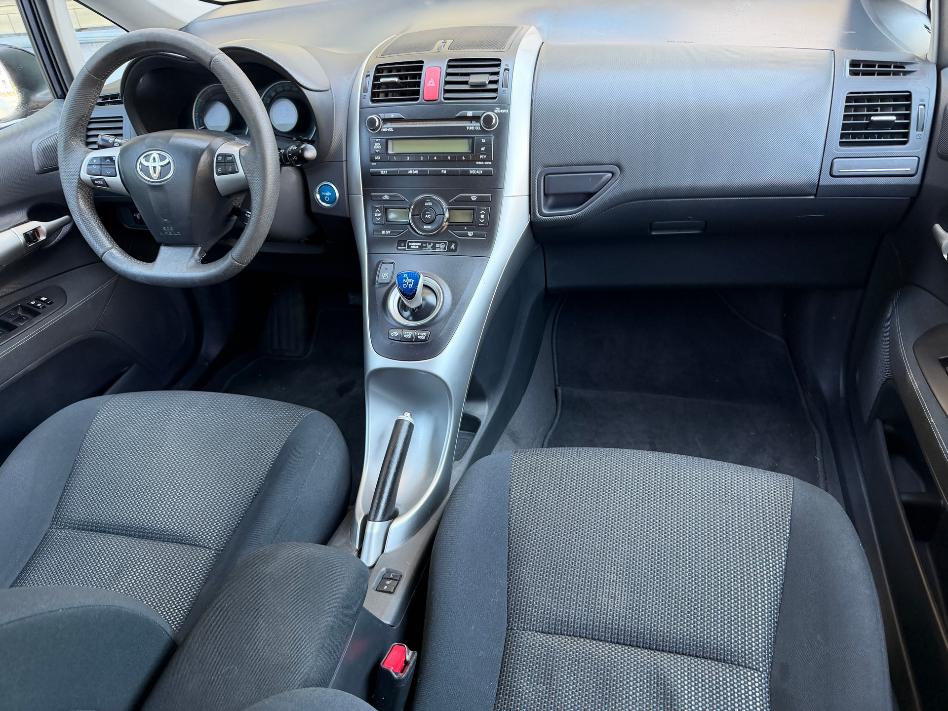 TOYOTA Auris 1.8 16V HSD Linea Sol-image-8