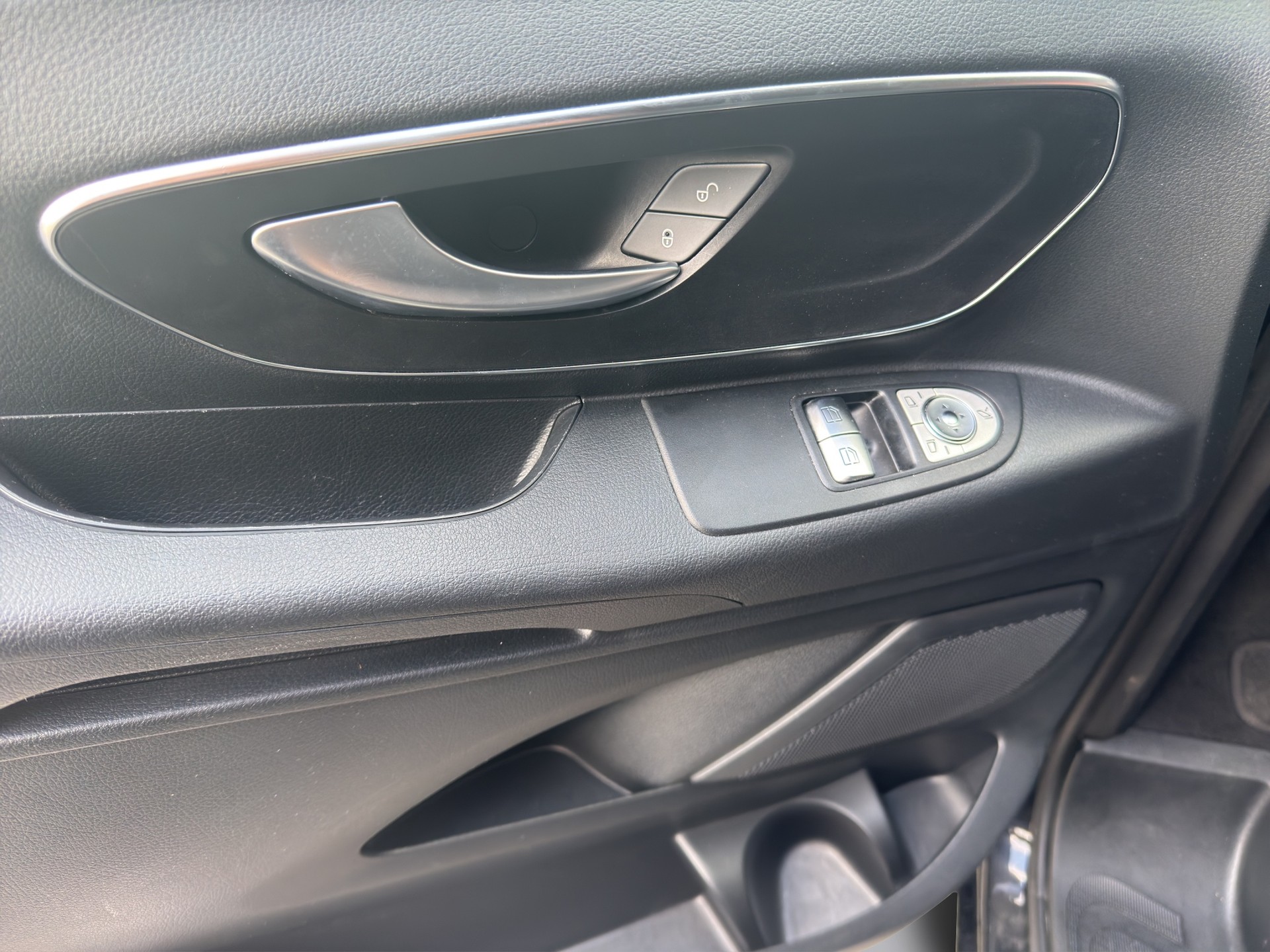 MERCEDES-BENZ Vito 116 Kombi L Select 4M-image-17