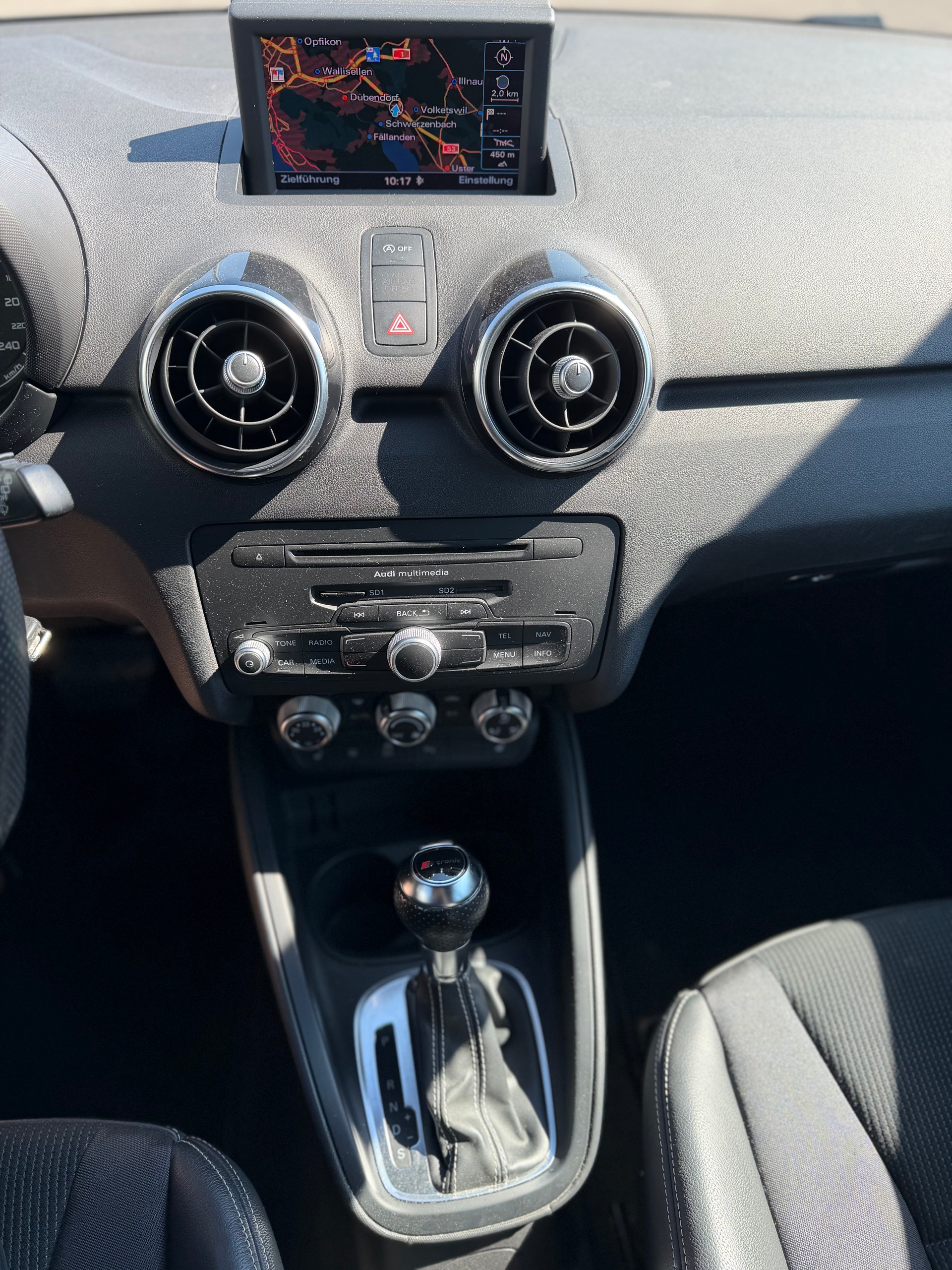 AUDI A1 Sportback 1.4 TFSI Attraction S-tronic-image-8