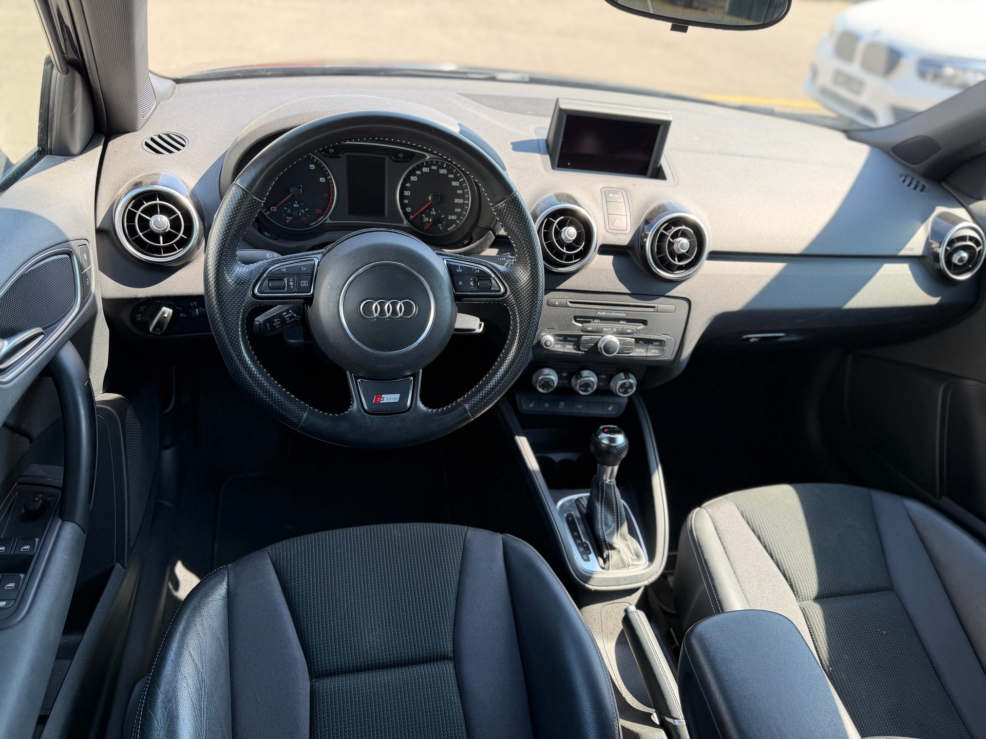 AUDI A1 Sportback 1.4 TFSI Attraction S-tronic-image-7