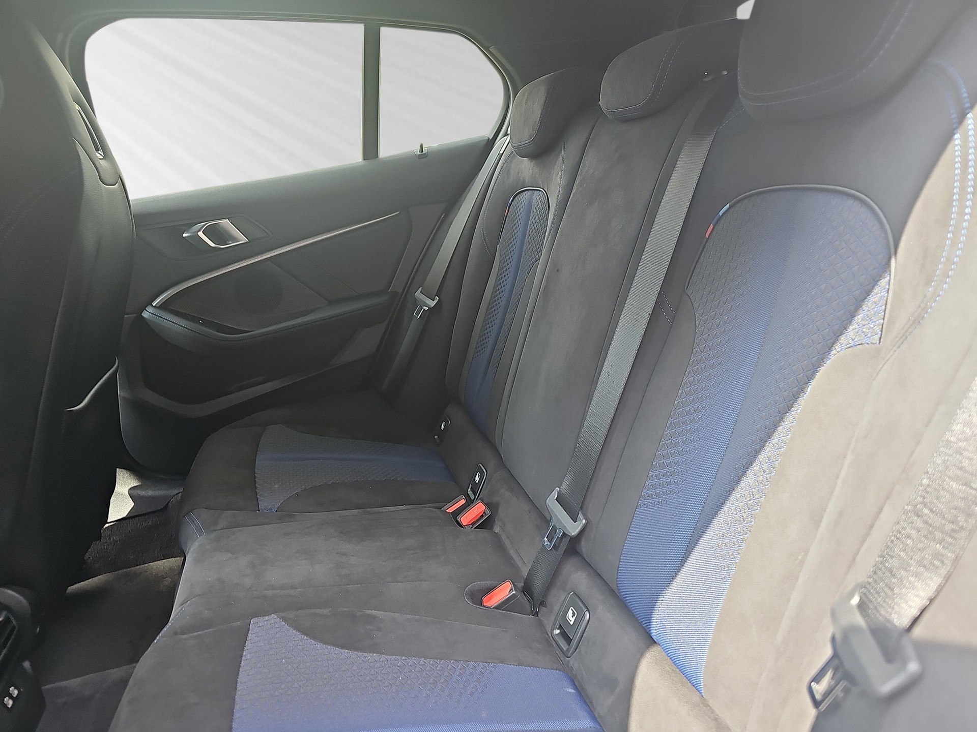 BMW 118i M Sport Steptronic-image-6