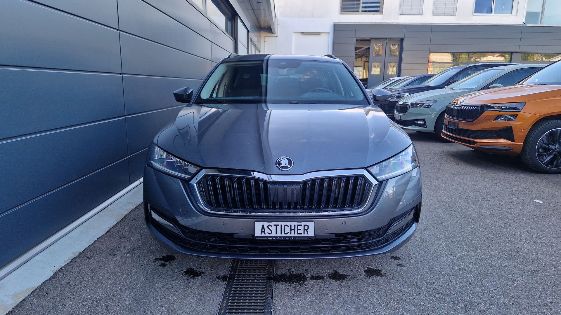 SKODA Octavia Combi 2.0 TSI Ambition DSG 4x4-showroom-element-1