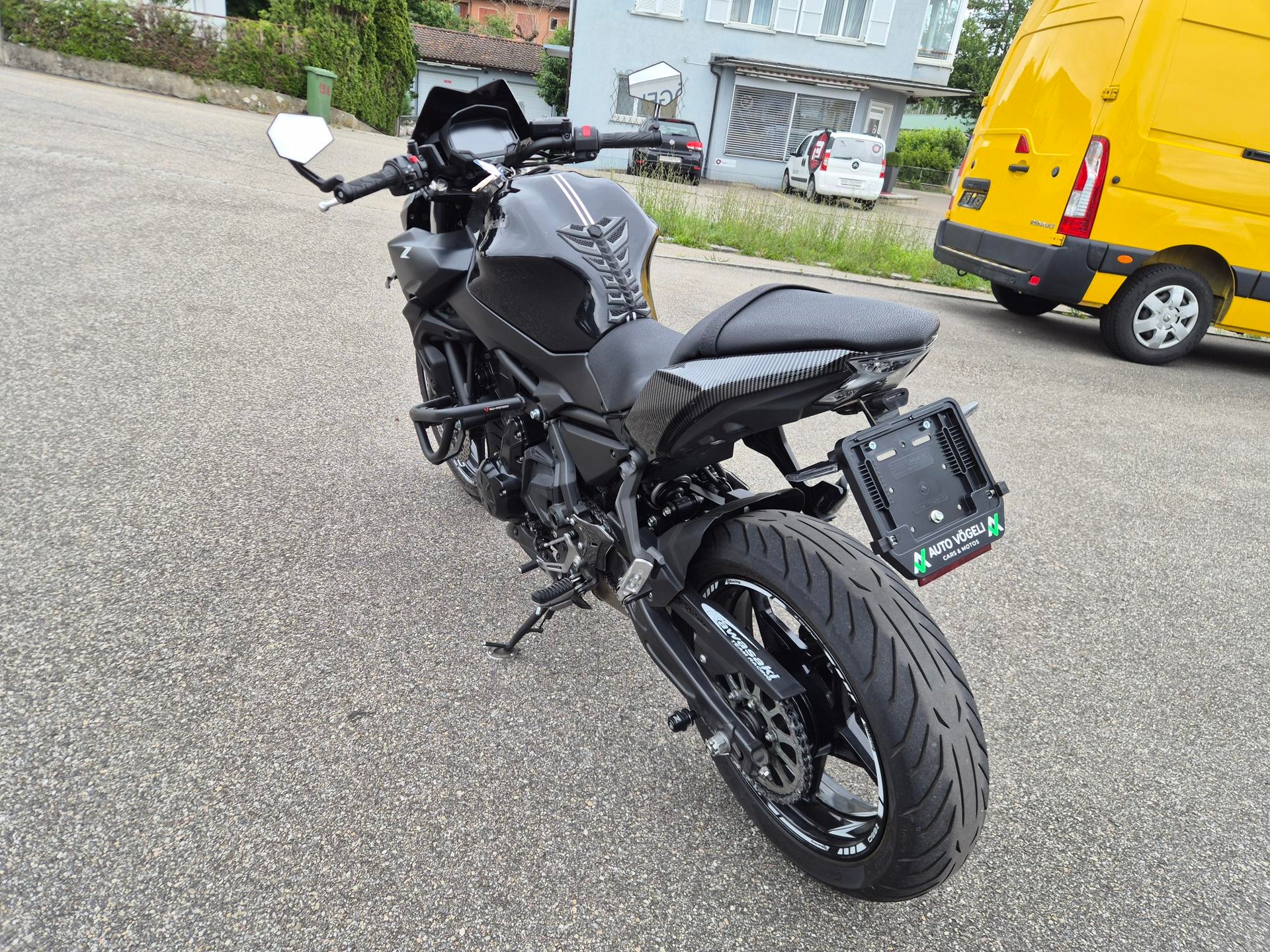 KAWASAKI Z 650 (35kW)-showroom-element-2