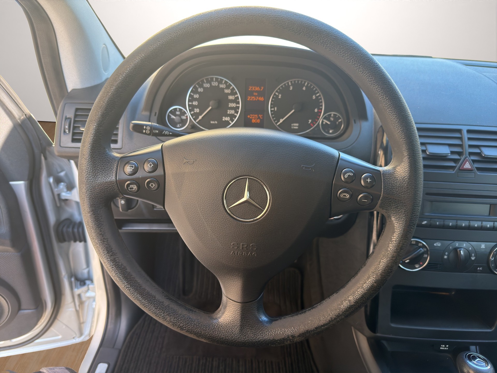 MERCEDES-BENZ A 170 Avantgarde Edition A-image-9