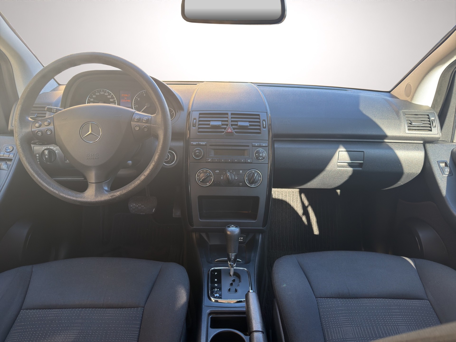MERCEDES-BENZ A 170 Avantgarde Edition A-image-12