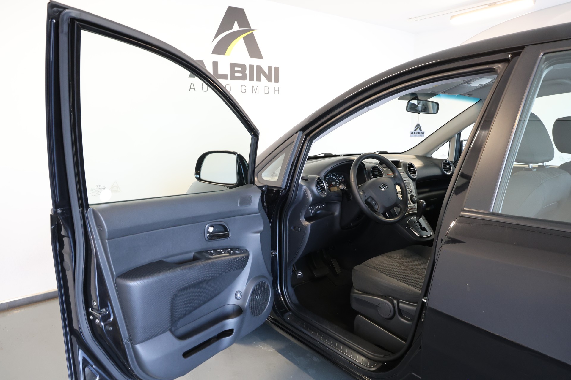 KIA Carens 2.0 CVVT Trend Automatic-image-6