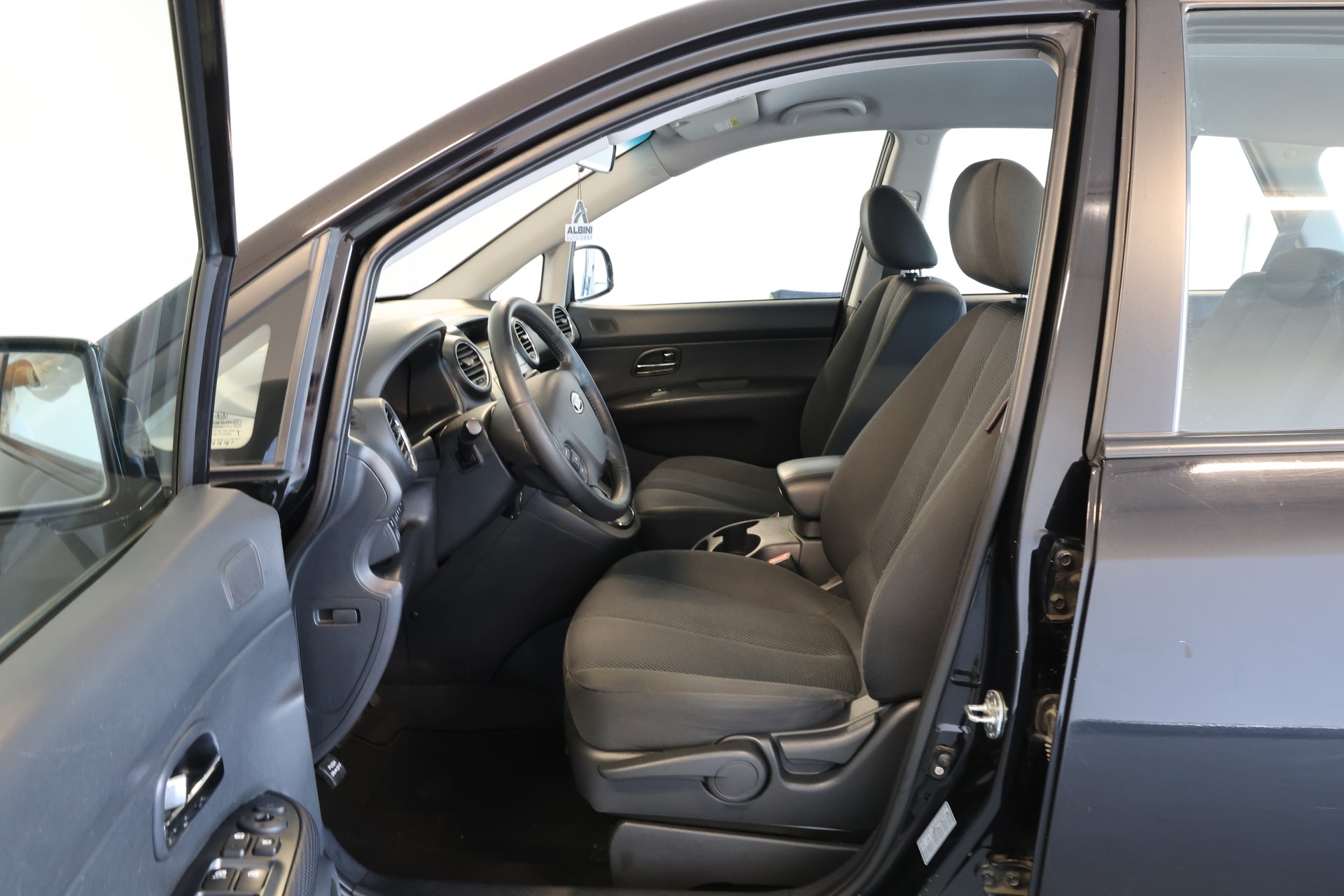 KIA Carens 2.0 CVVT Trend Automatic-image-7
