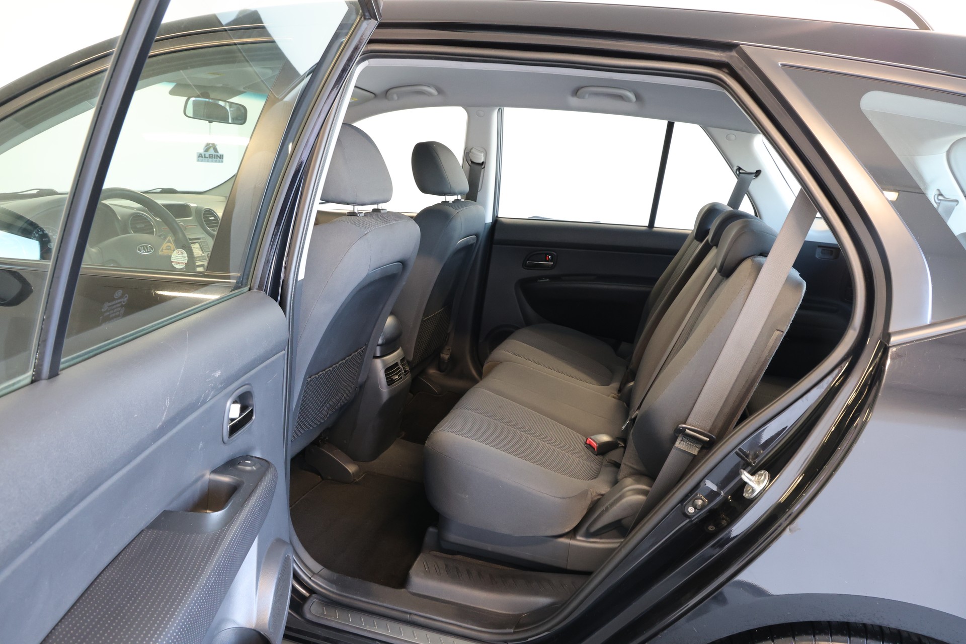 KIA Carens 2.0 CVVT Trend Automatic-image-14