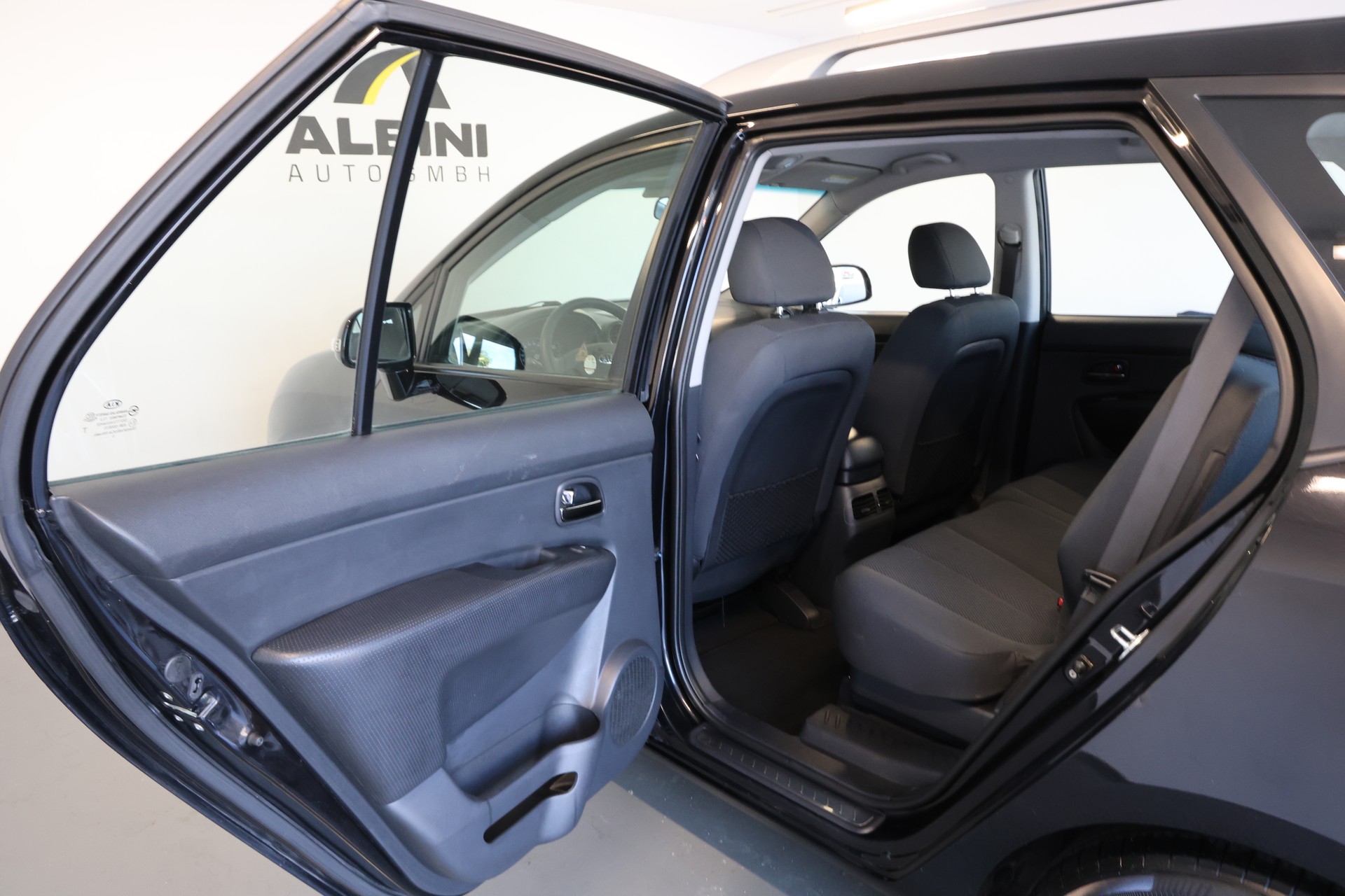 KIA Carens 2.0 CVVT Trend Automatic-image-13