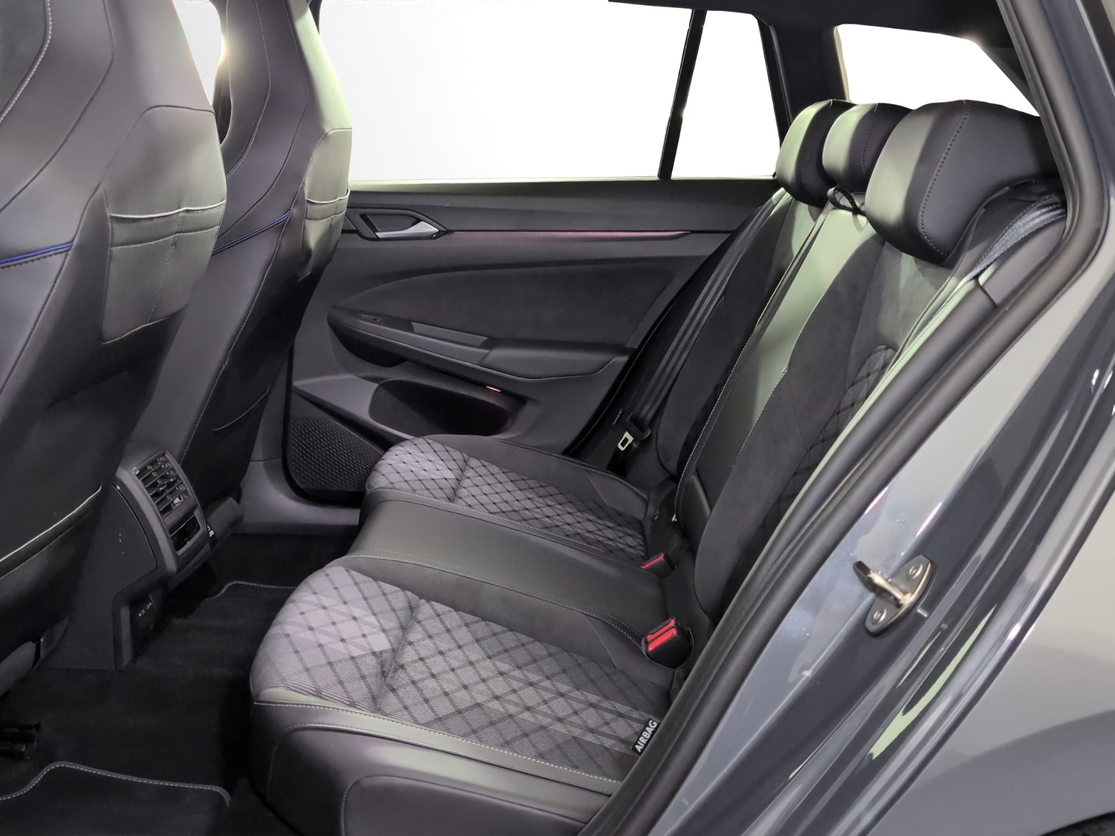 VW Golf Variant 2.0 TSI R-Line DSG 4 Motion-image-7