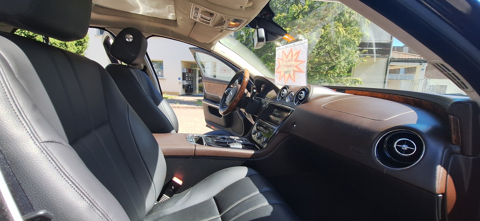 JAGUAR XJ 3.0d V6 Premium Luxury Automatic-image-13