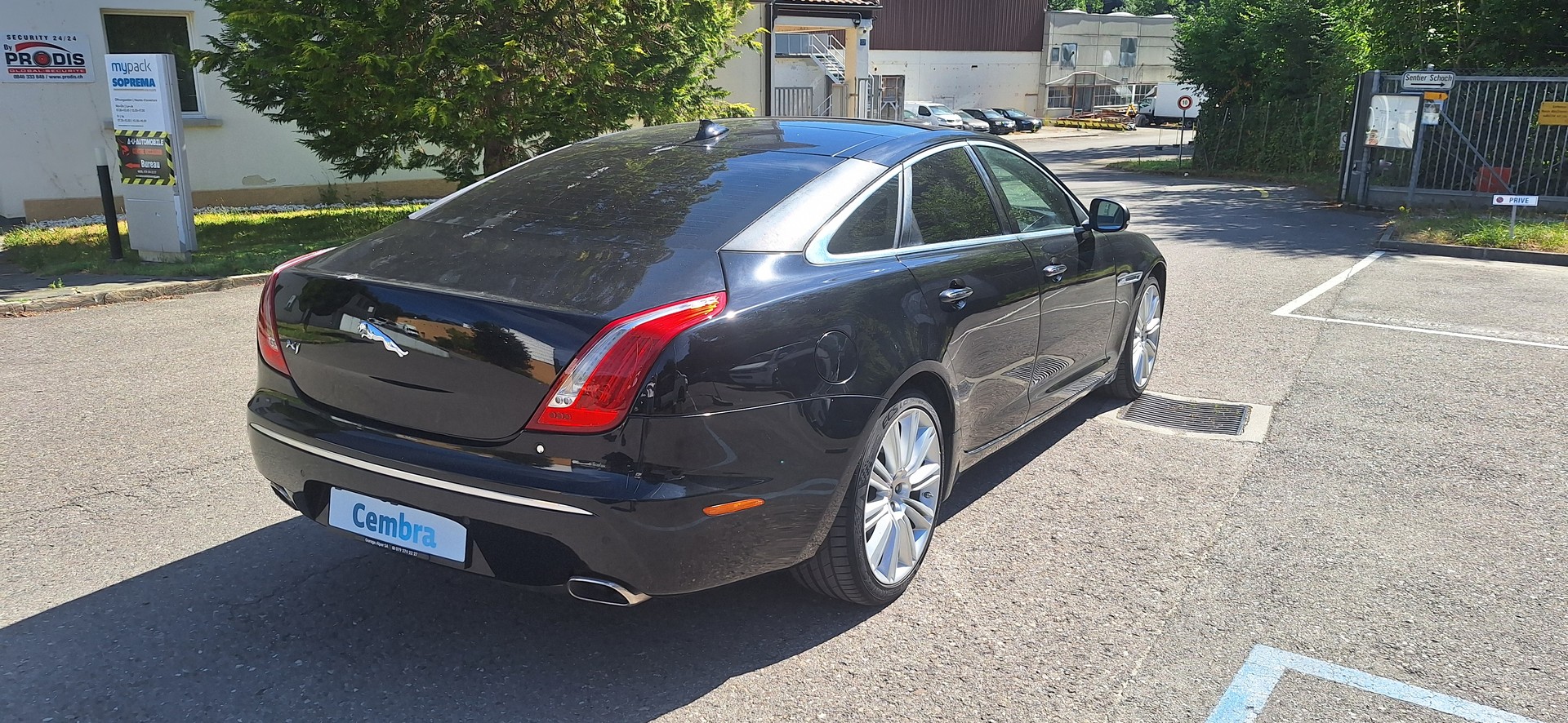 JAGUAR XJ 3.0d V6 Premium Luxury Automatic-image-5