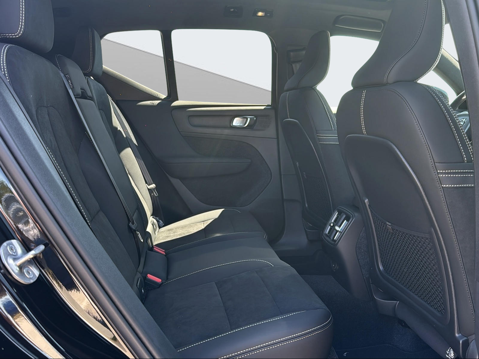 VOLVO EX40 Twin Black Edition AWD-image-10